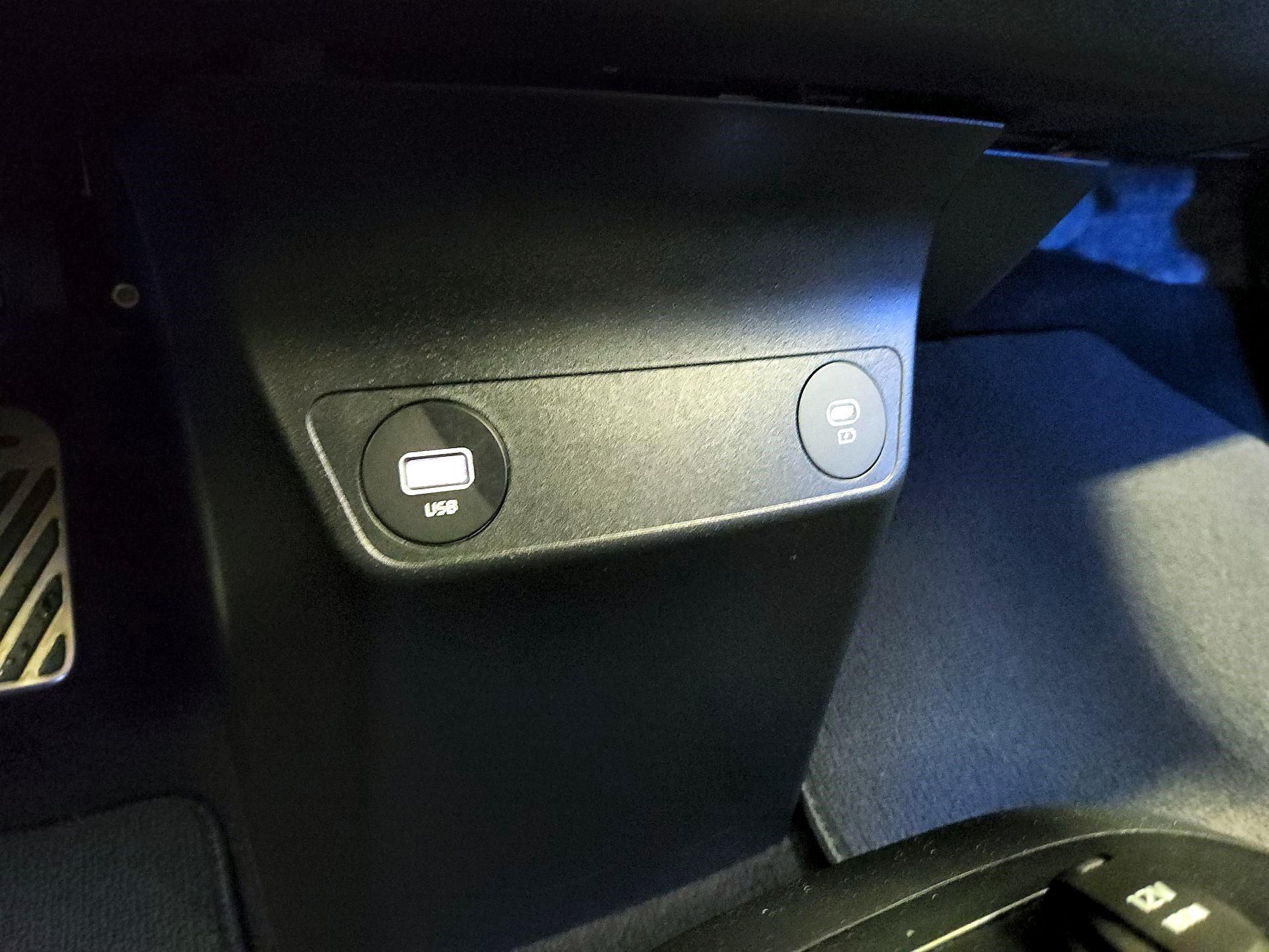 Thumbnail: 2023 Kia EV6 - 19