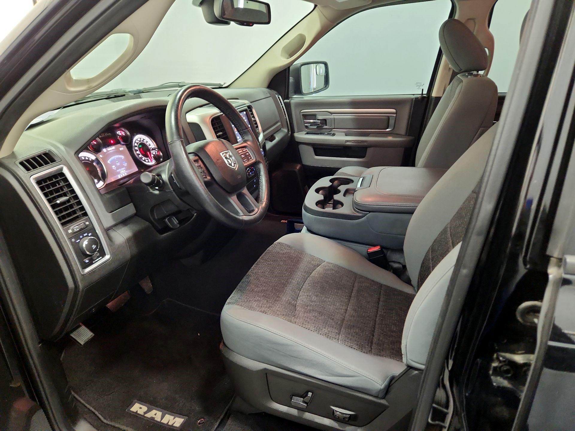 Thumbnail: 2019 RAM 1500 Classic - 11
