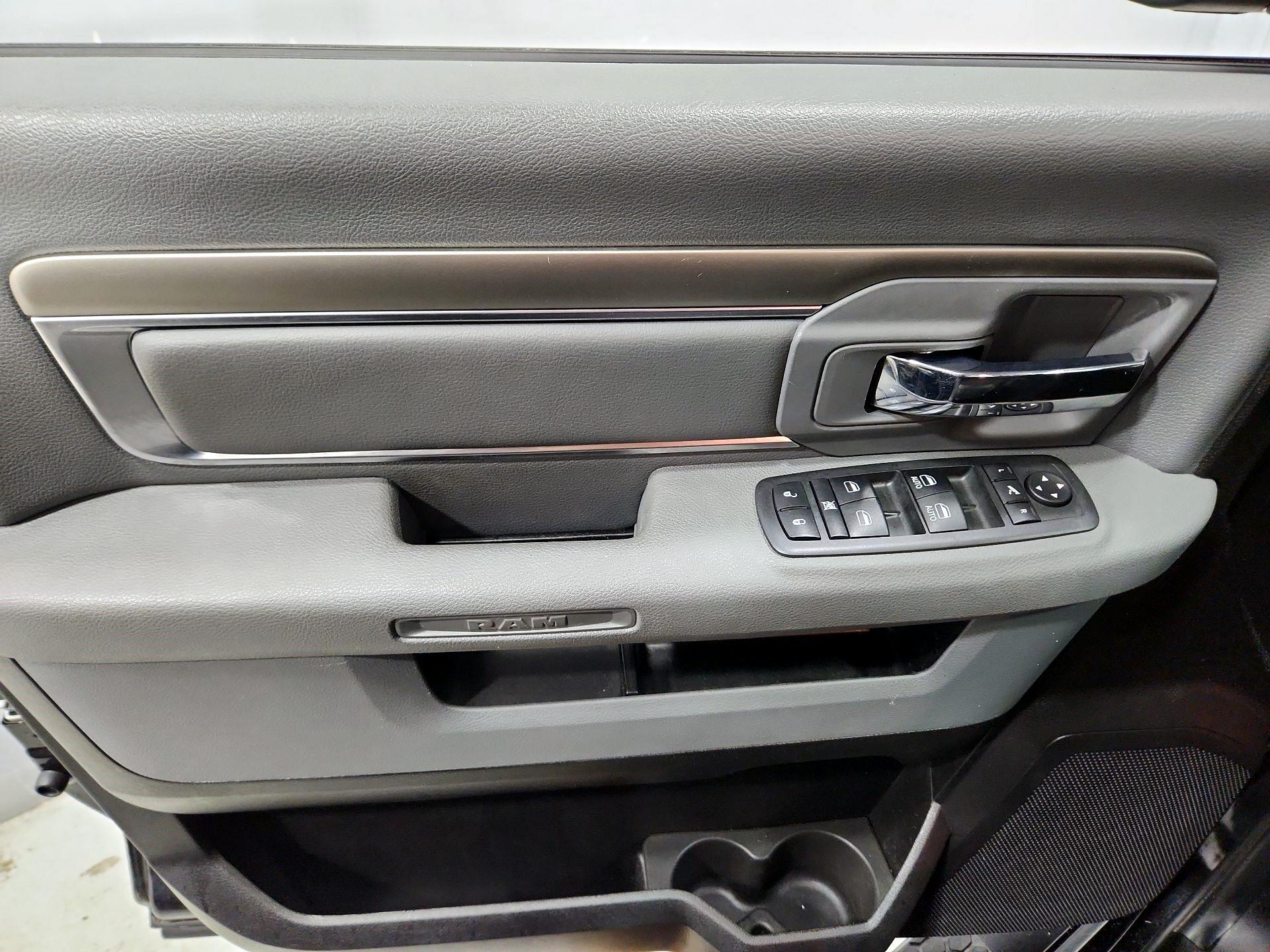 Thumbnail: 2019 RAM 1500 Classic - 12