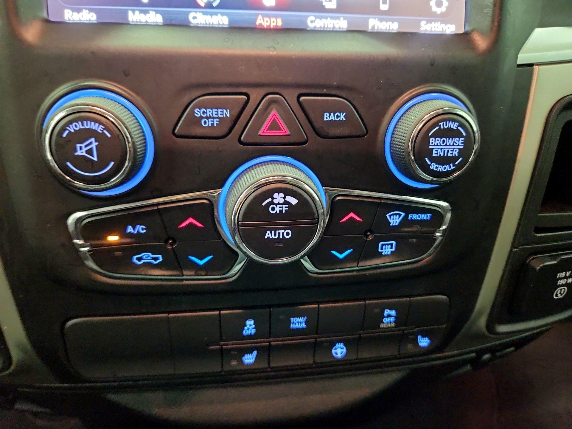 Thumbnail: 2019 RAM 1500 Classic - 16