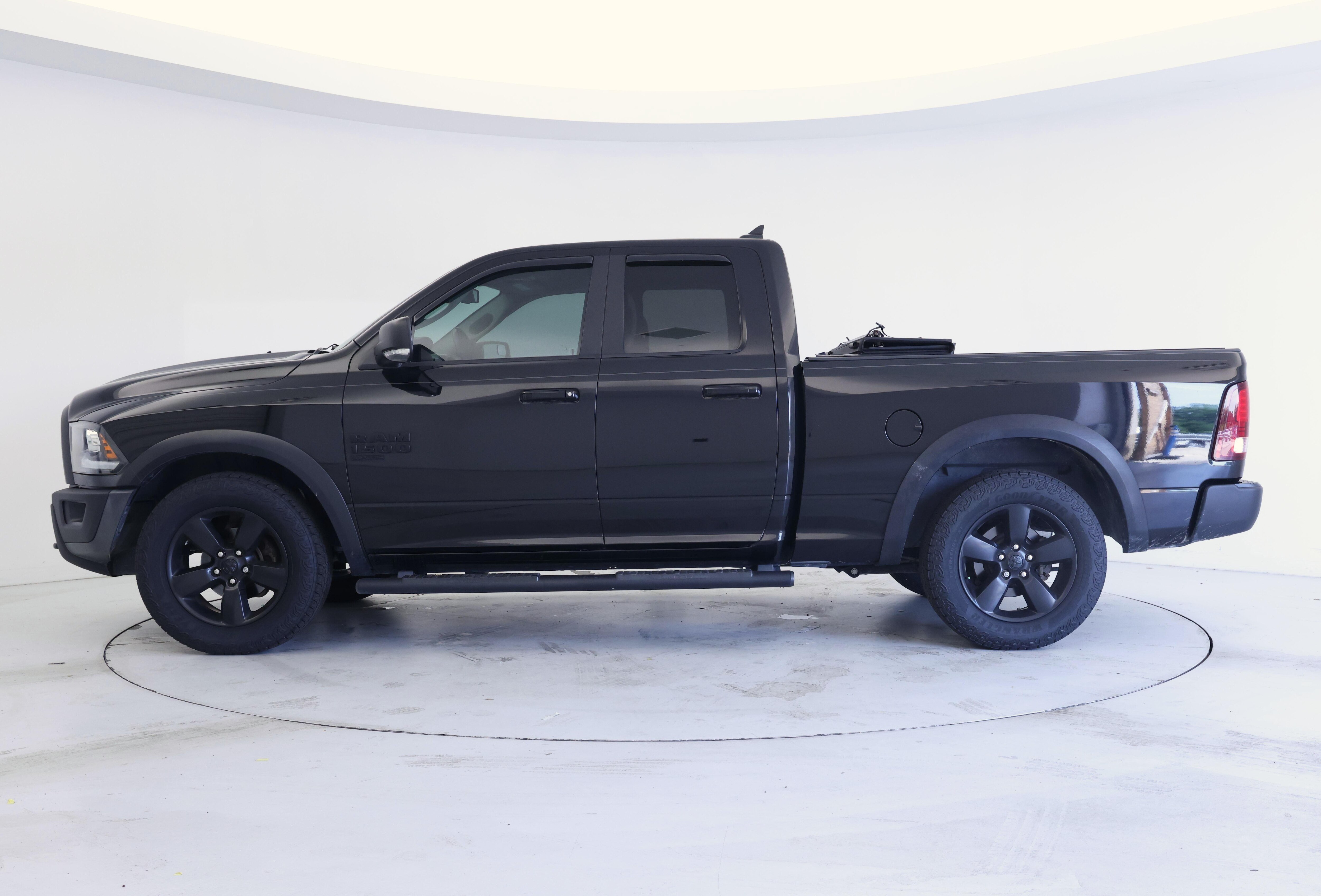 Thumbnail: 2019 RAM 1500 Classic - 3