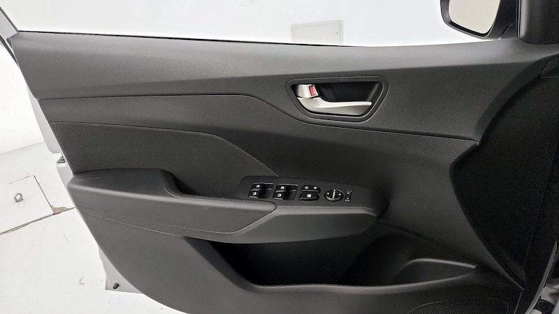 2022 Hyundai Accent SE 12