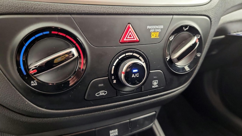 2022 Hyundai Accent SE 16