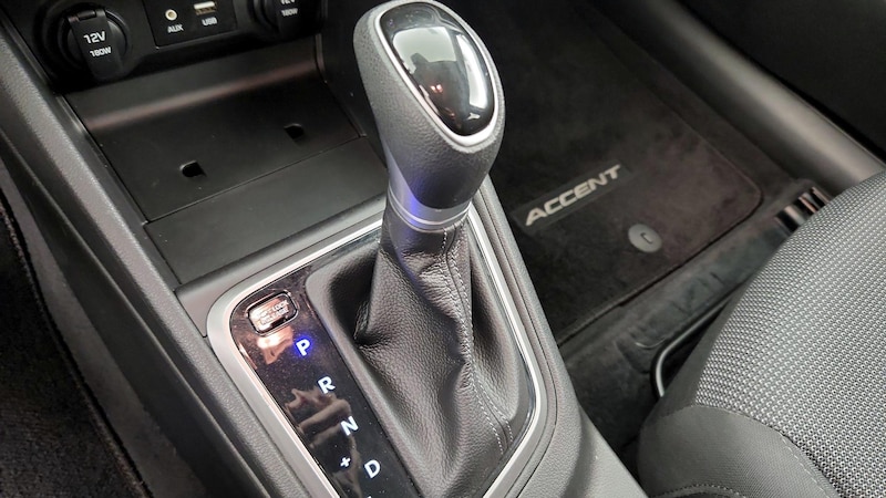 2022 Hyundai Accent SE 17