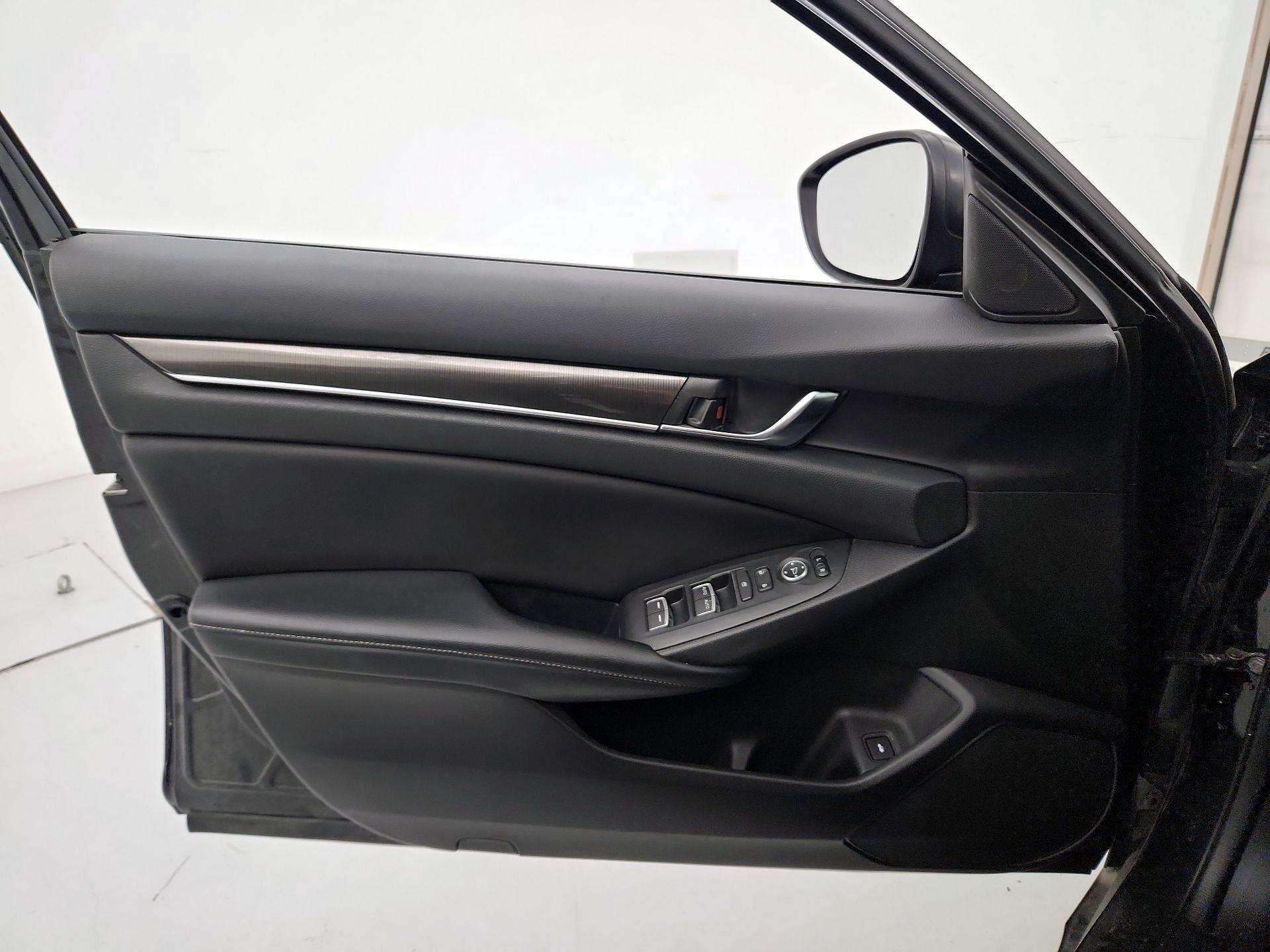 Thumbnail: 2018 Honda Accord - 12