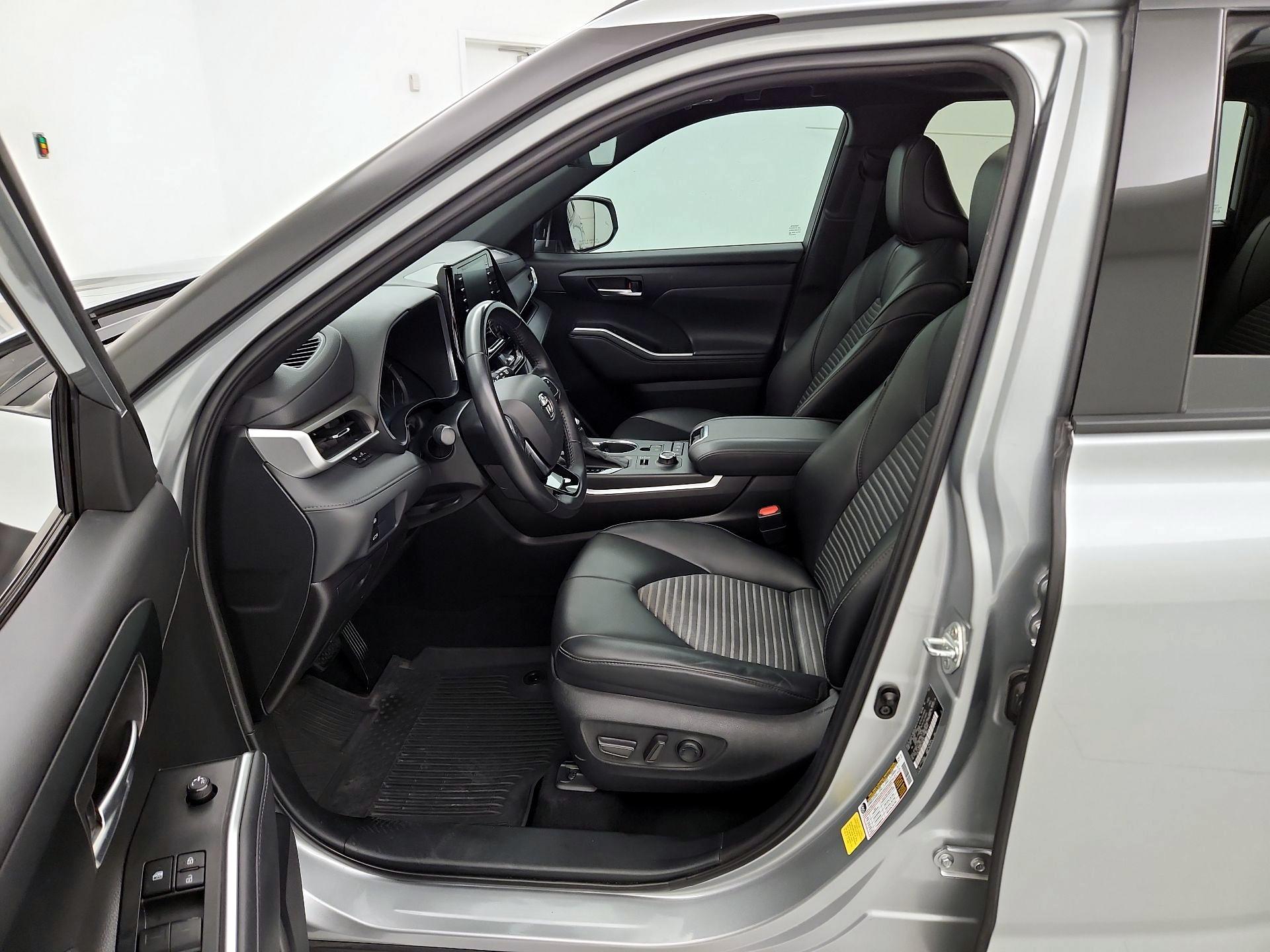 Thumbnail: 2021 Toyota Highlander - 11