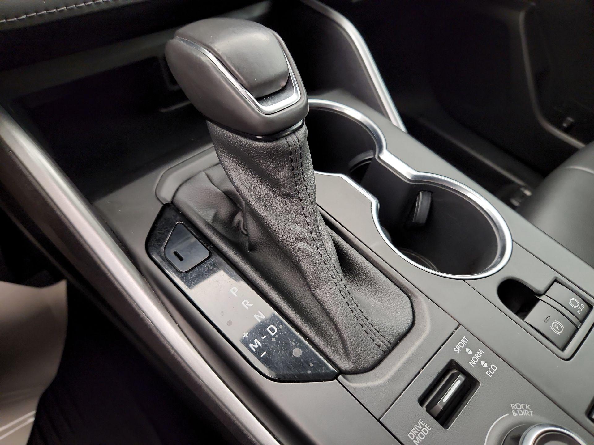 Thumbnail: 2021 Toyota Highlander - 16
