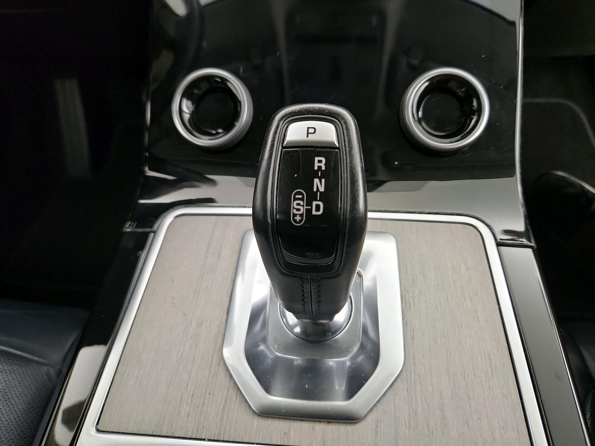 Thumbnail: 2020 Land Rover Range Rover Evoque - 18