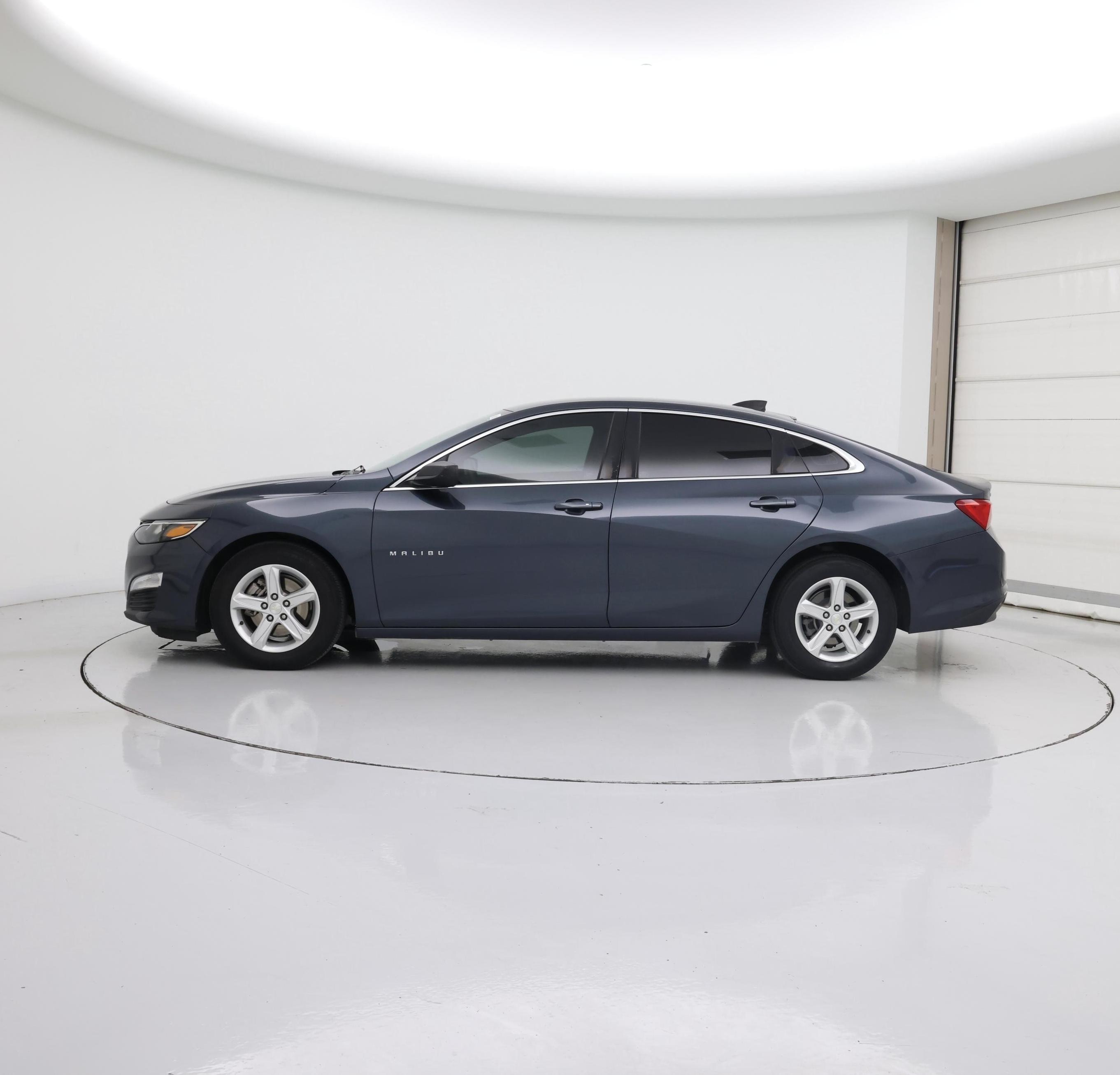 Thumbnail: 2020 Chevrolet Malibu - 3