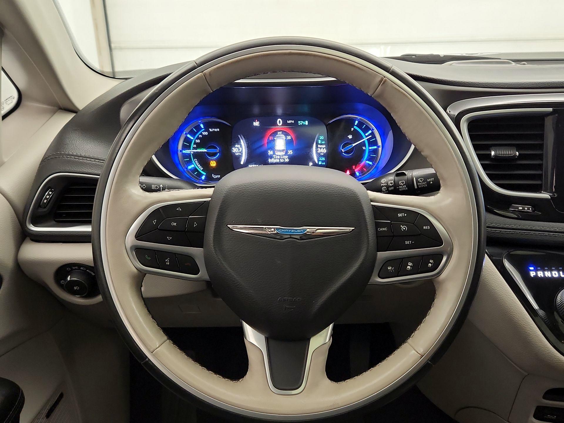 Thumbnail: 2019 Chrysler Pacifica - 10