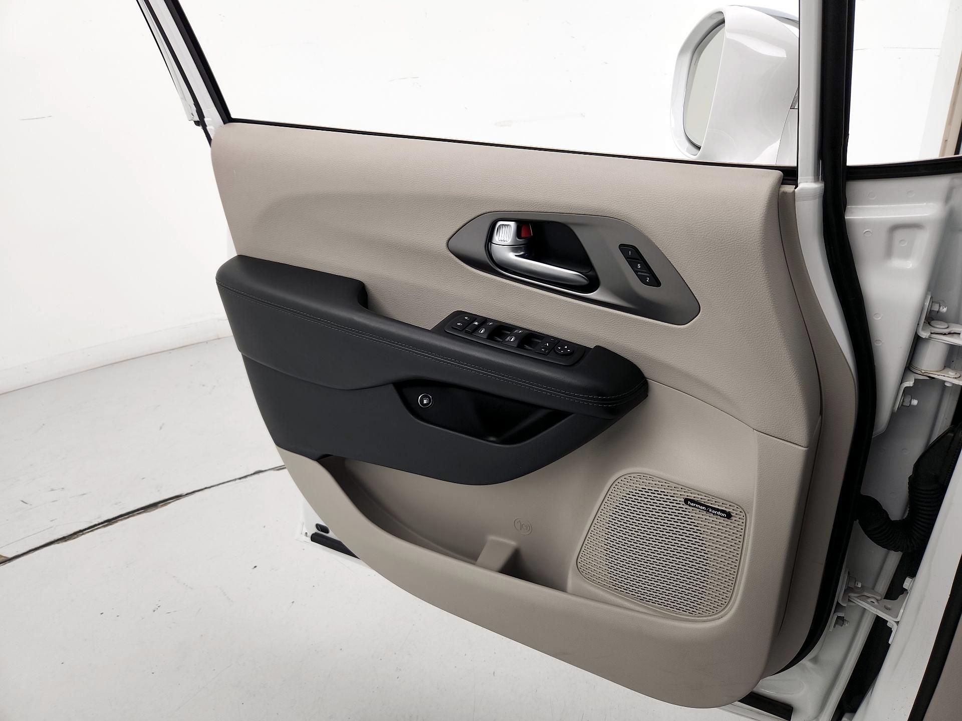 Thumbnail: 2019 Chrysler Pacifica - 12
