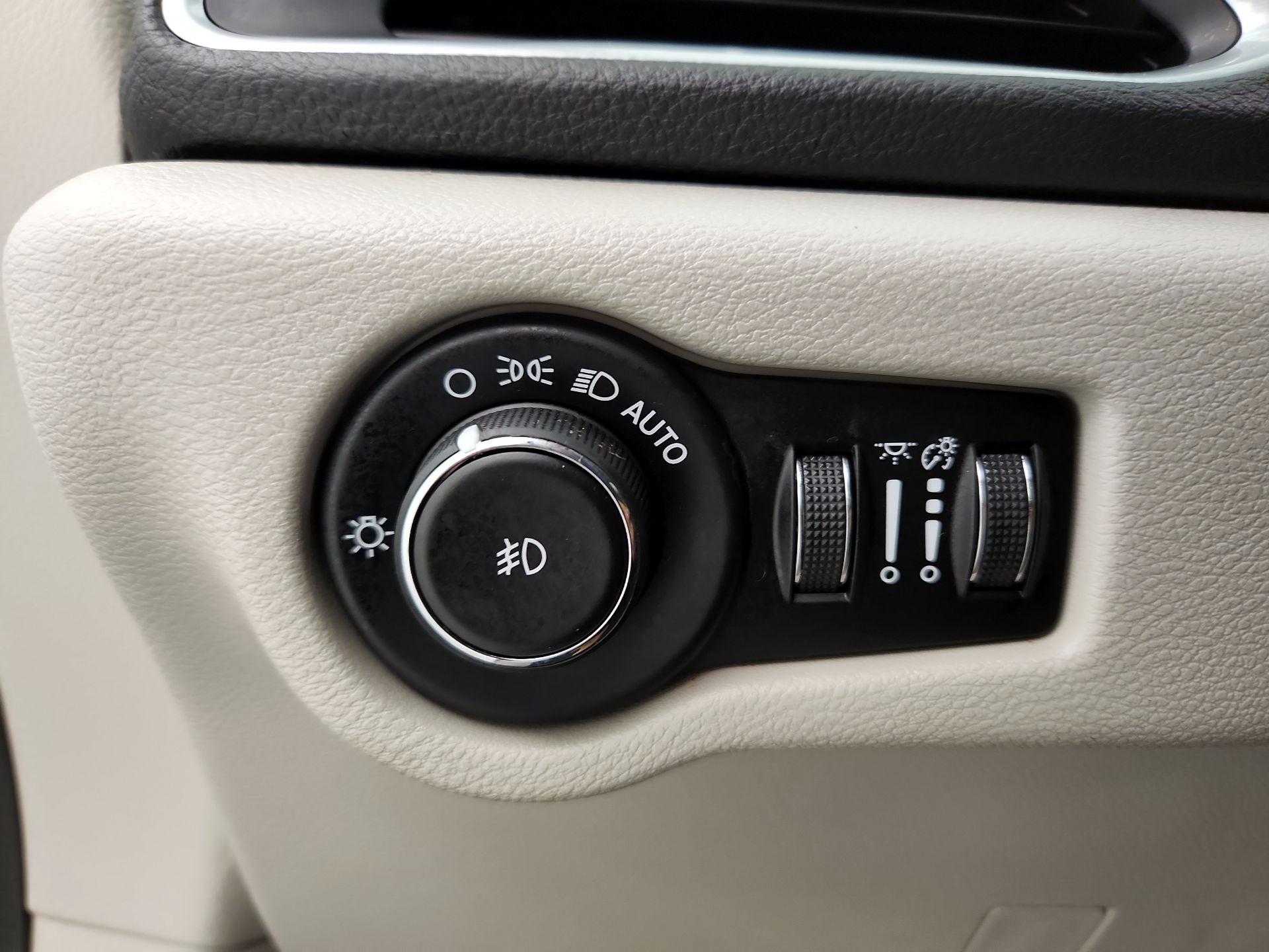 Thumbnail: 2019 Chrysler Pacifica - 13