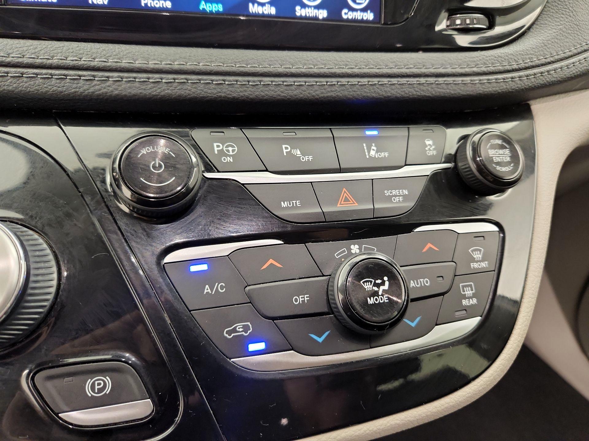 Thumbnail: 2019 Chrysler Pacifica - 17