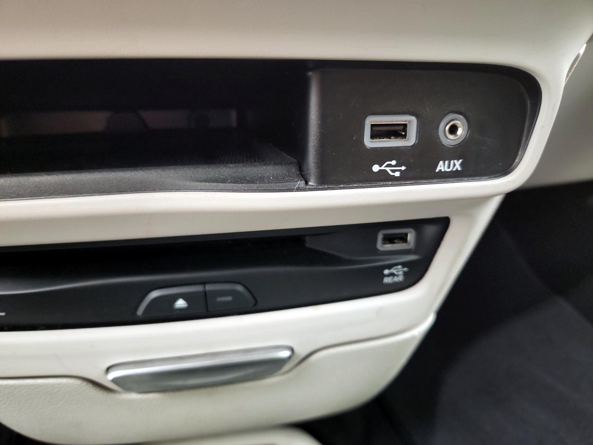 Thumbnail: 2019 Chrysler Pacifica - 19