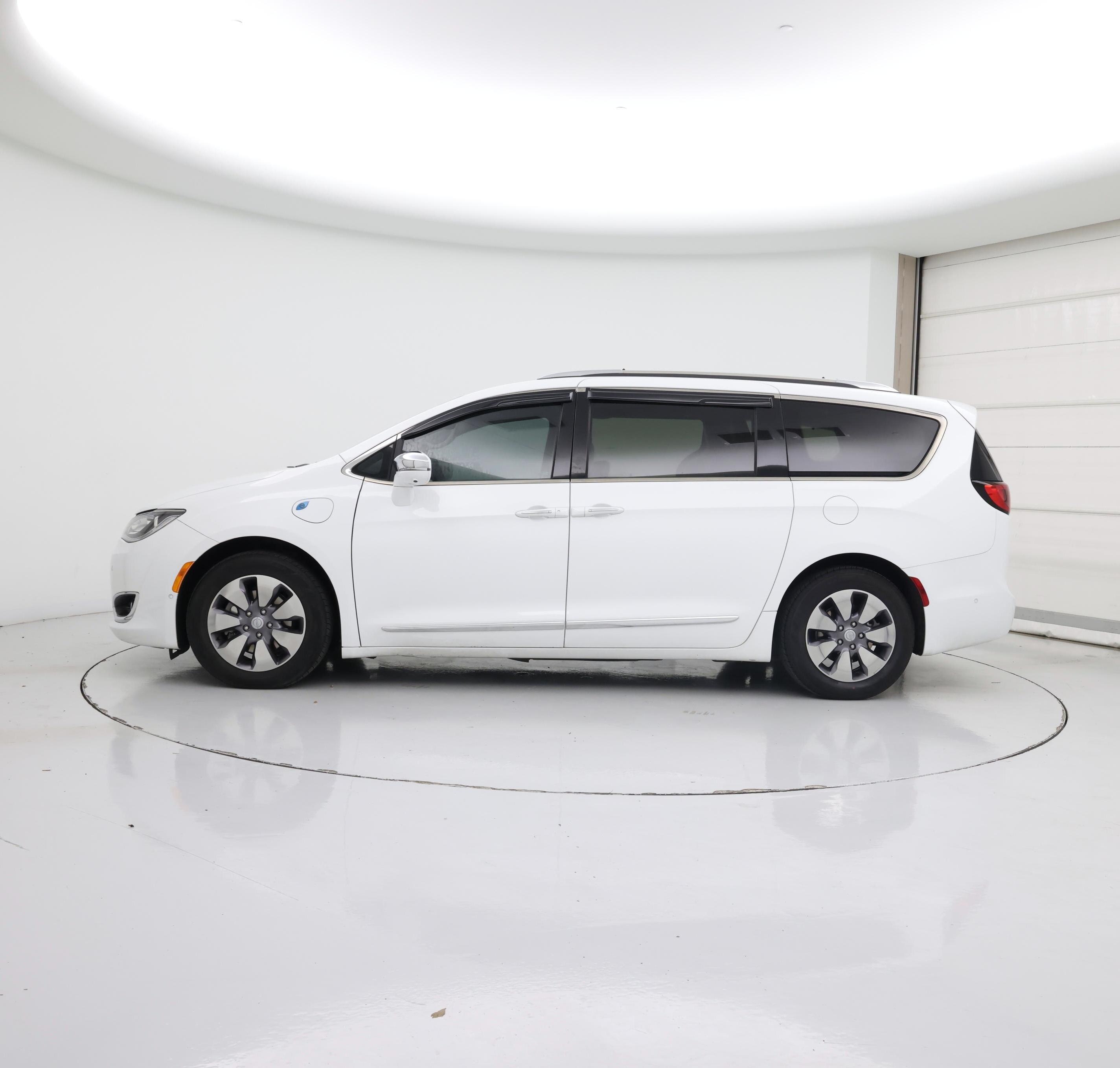 Thumbnail: 2019 Chrysler Pacifica - 3