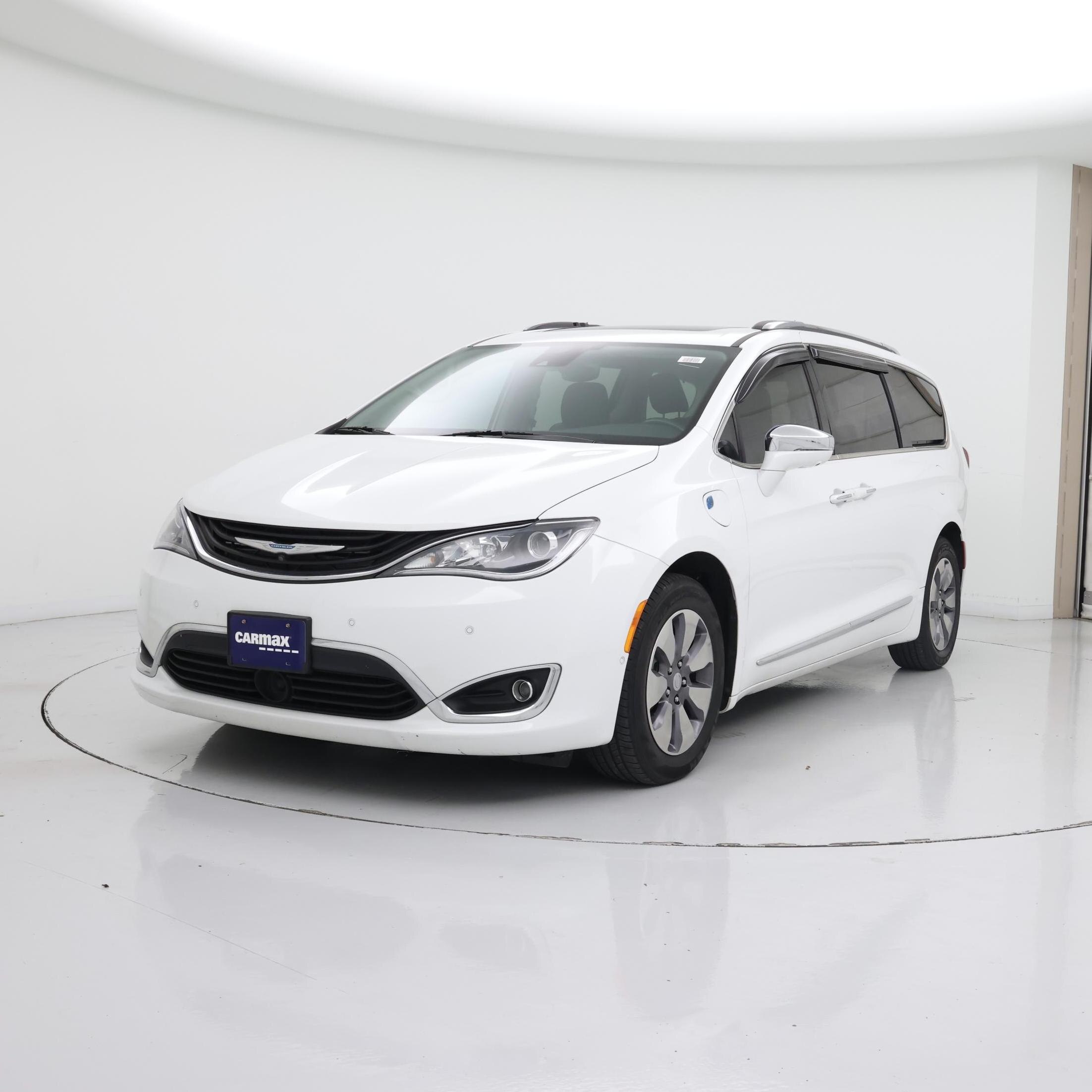 Thumbnail: 2019 Chrysler Pacifica - 4