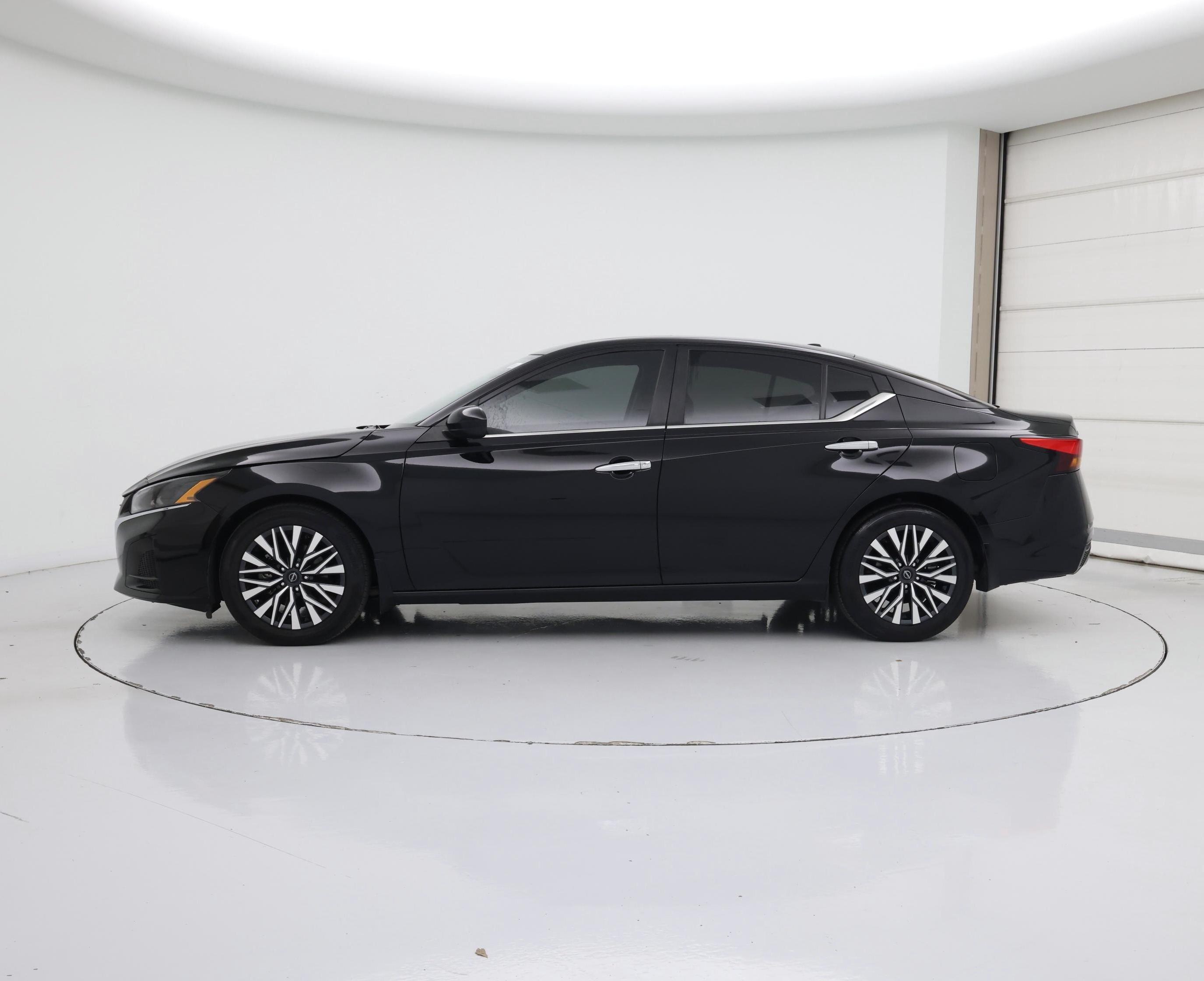 Thumbnail: 2023 Nissan Altima - 3