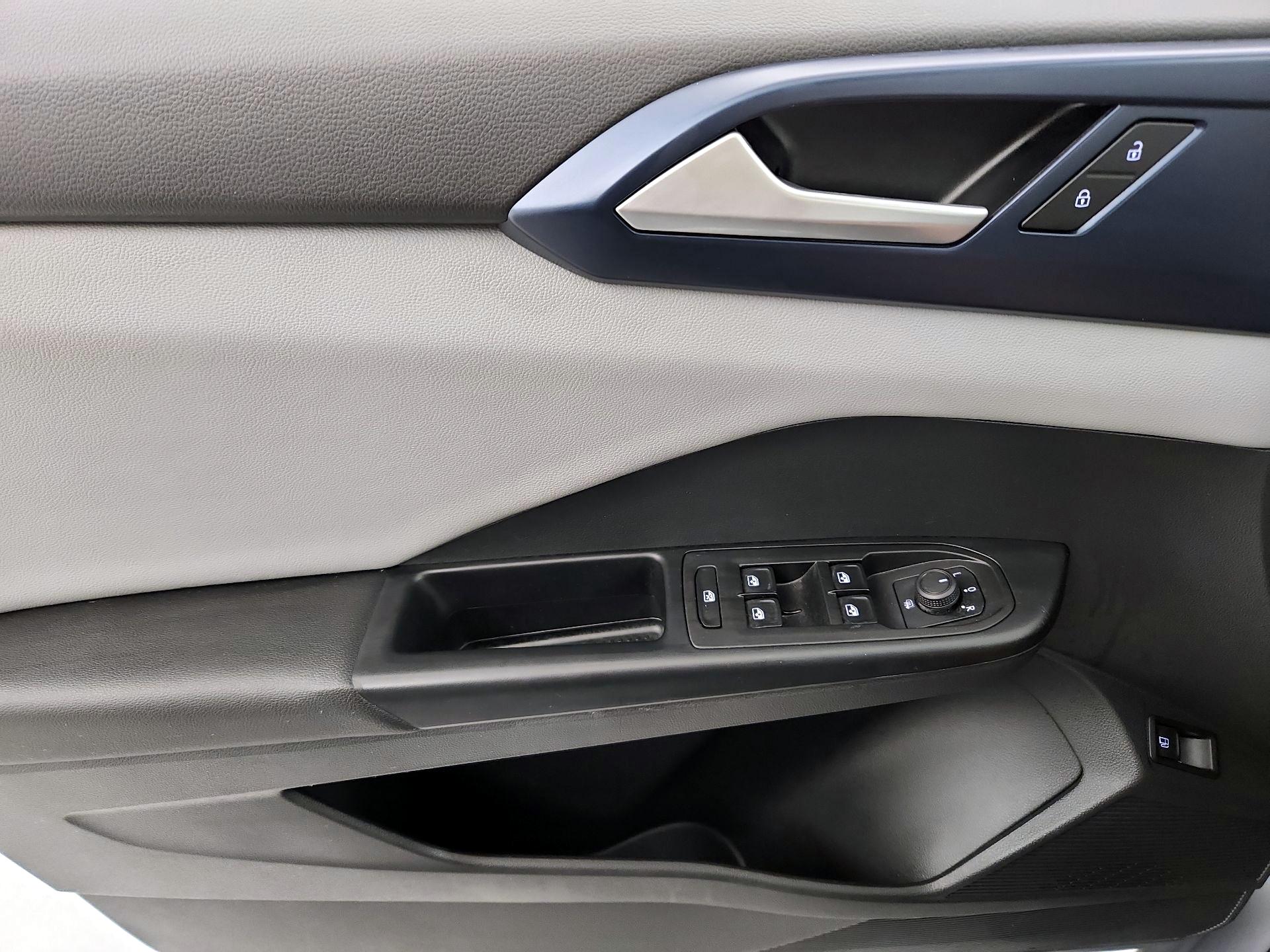 Thumbnail: 2023 Volkswagen Taos - 12