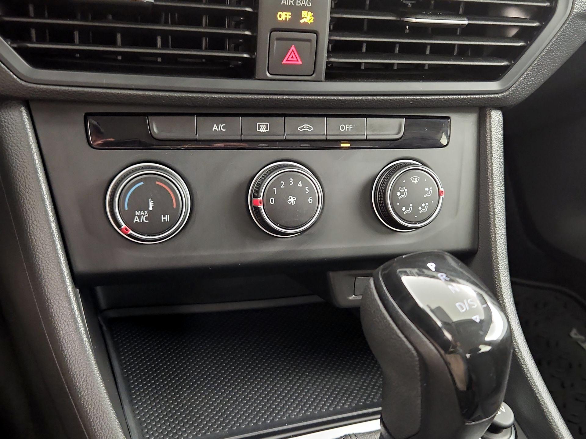 Thumbnail: 2023 Volkswagen Jetta - 16