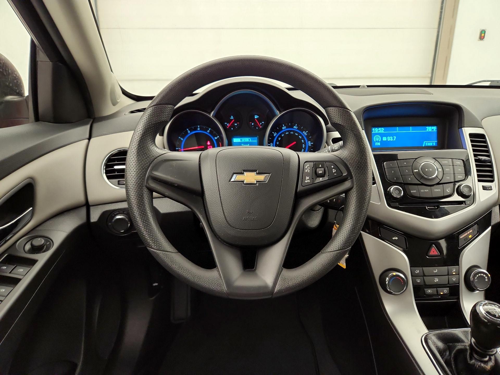 Thumbnail: 2015 Chevrolet Cruze - 10