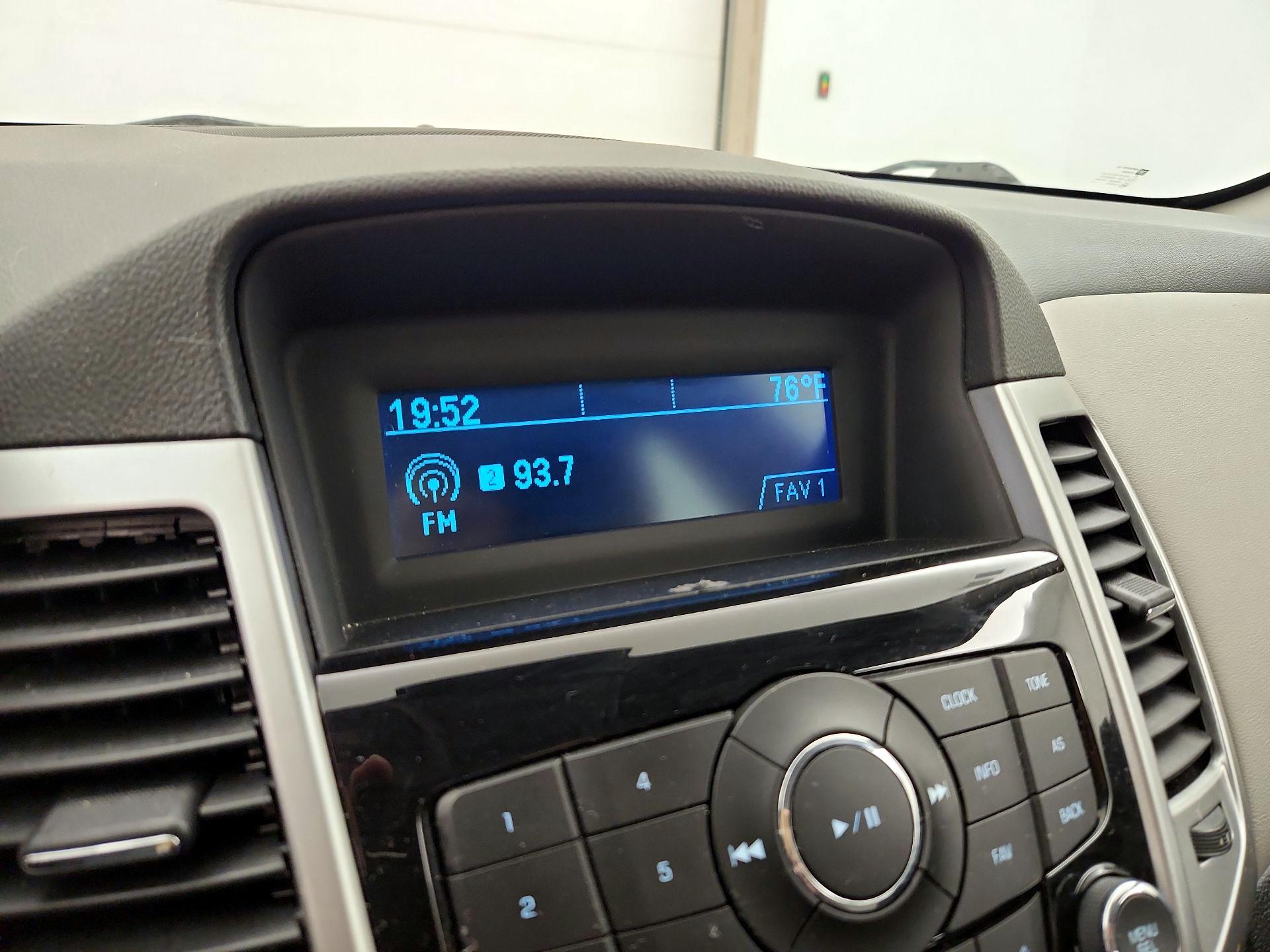 Thumbnail: 2015 Chevrolet Cruze - 14