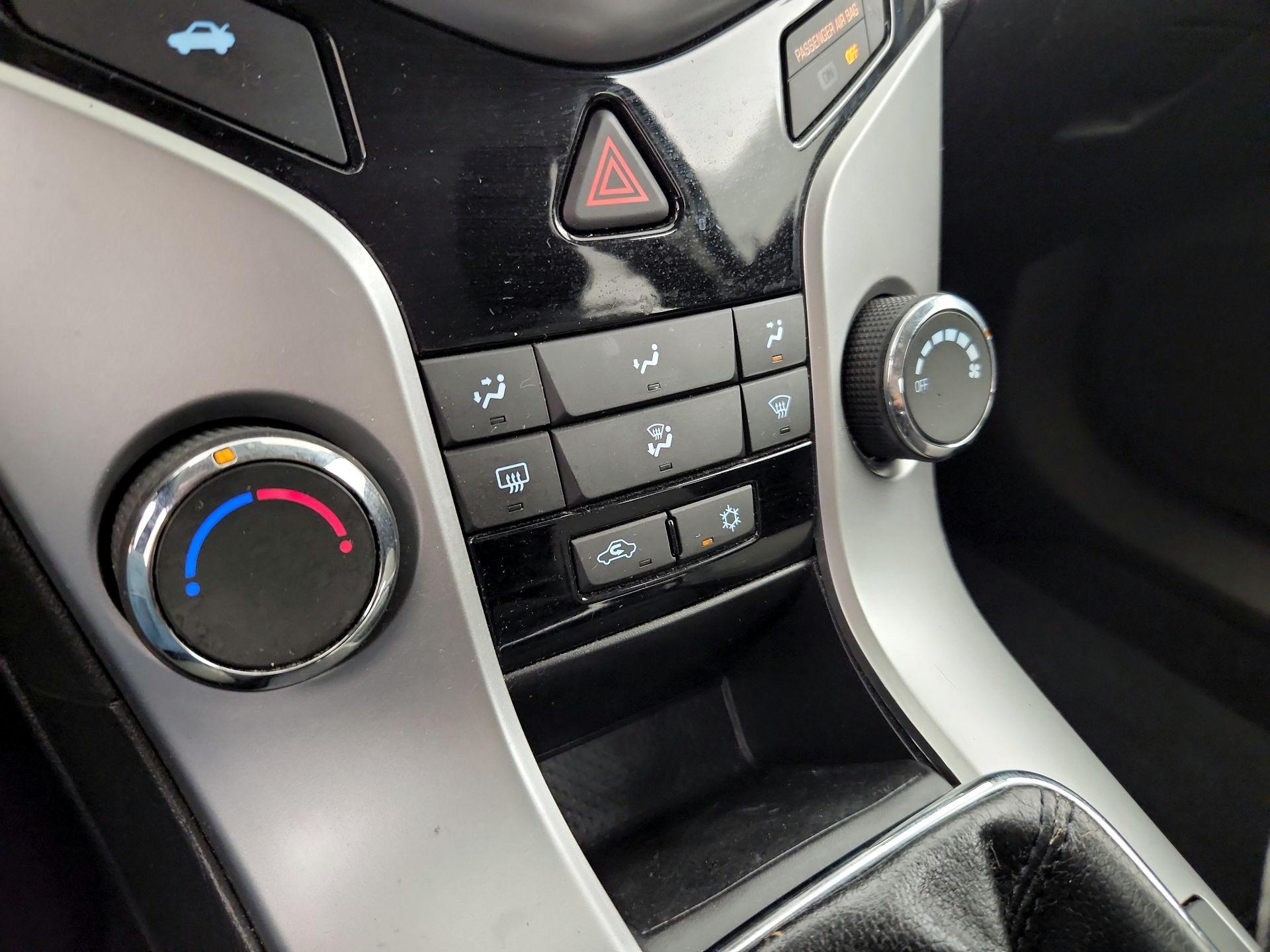 Thumbnail: 2015 Chevrolet Cruze - 15