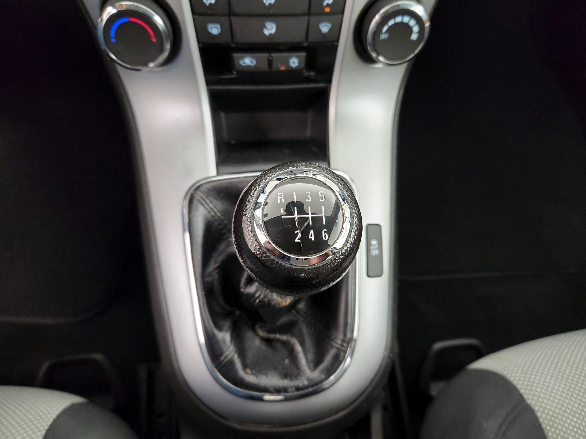 Thumbnail: 2015 Chevrolet Cruze - 16
