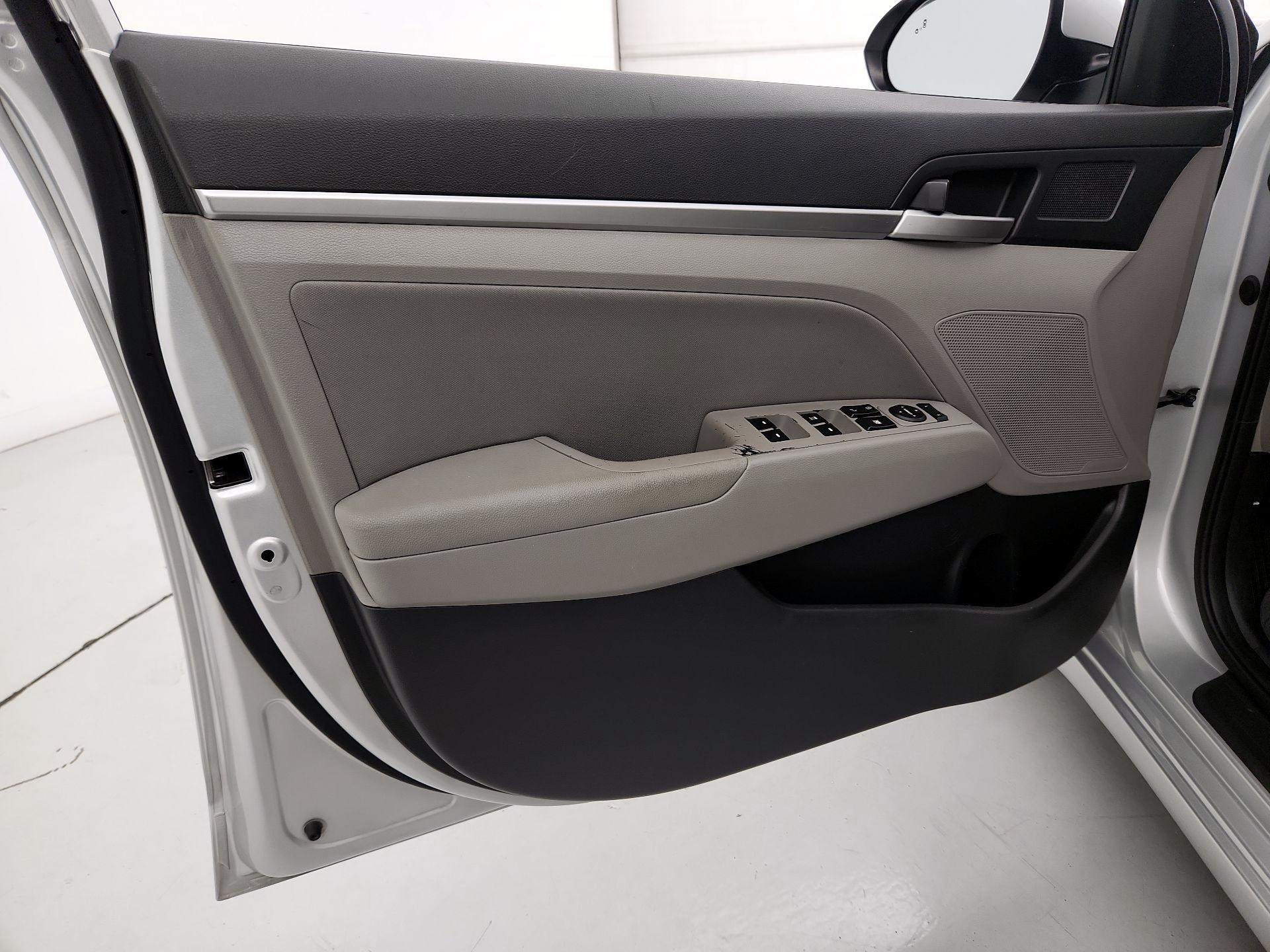 Thumbnail: 2019 Hyundai Elantra - 12