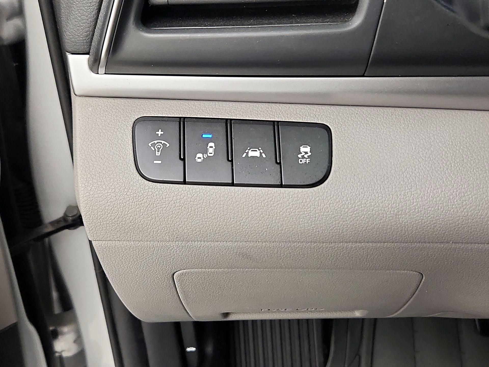Thumbnail: 2019 Hyundai Elantra - 13