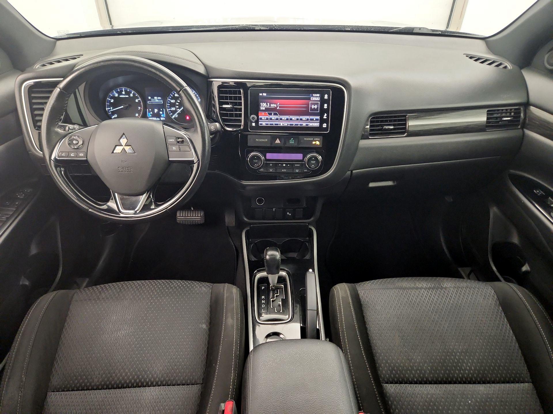 Thumbnail: 2018 Mitsubishi Outlander - 9