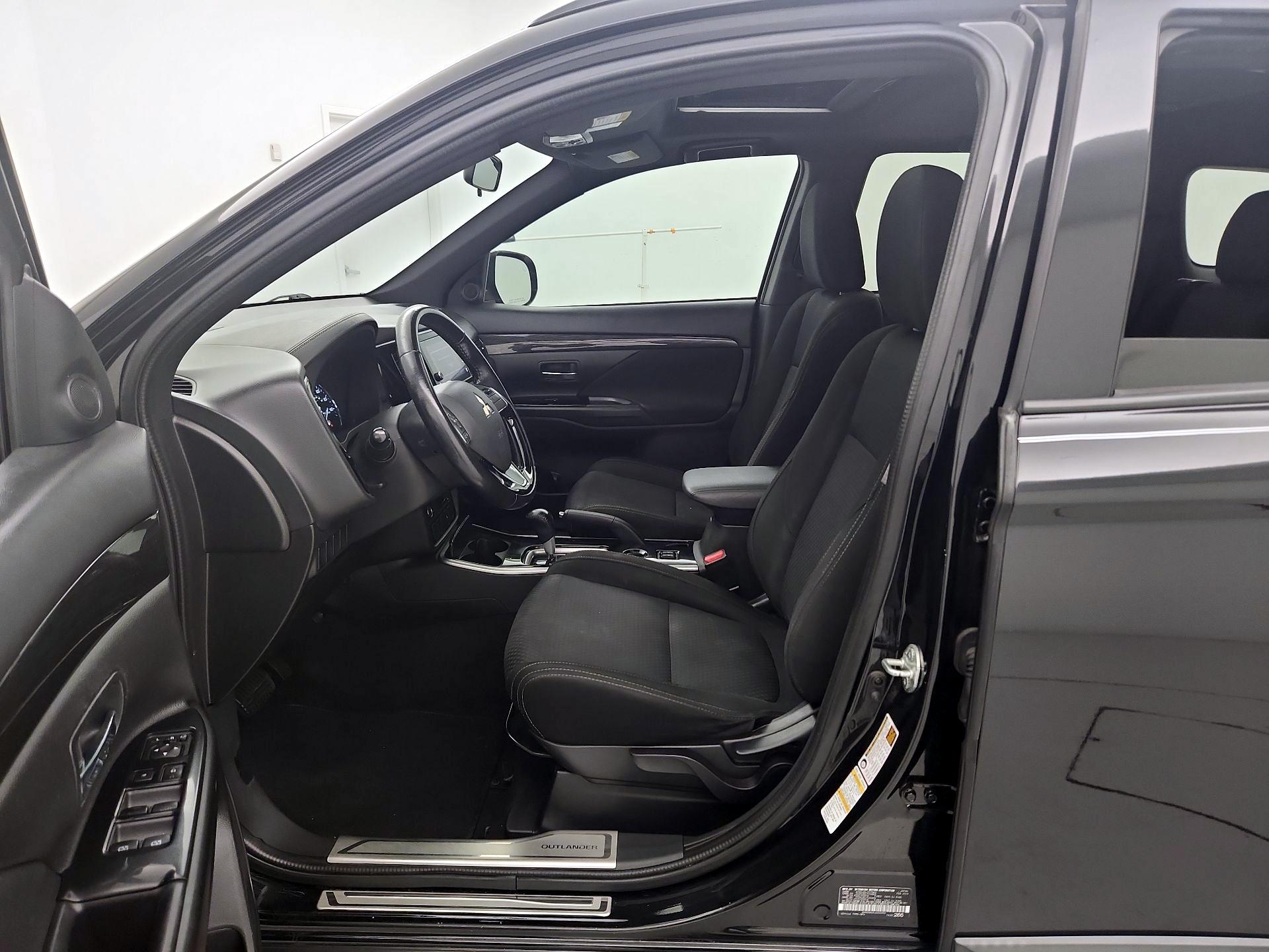 Thumbnail: 2018 Mitsubishi Outlander - 11
