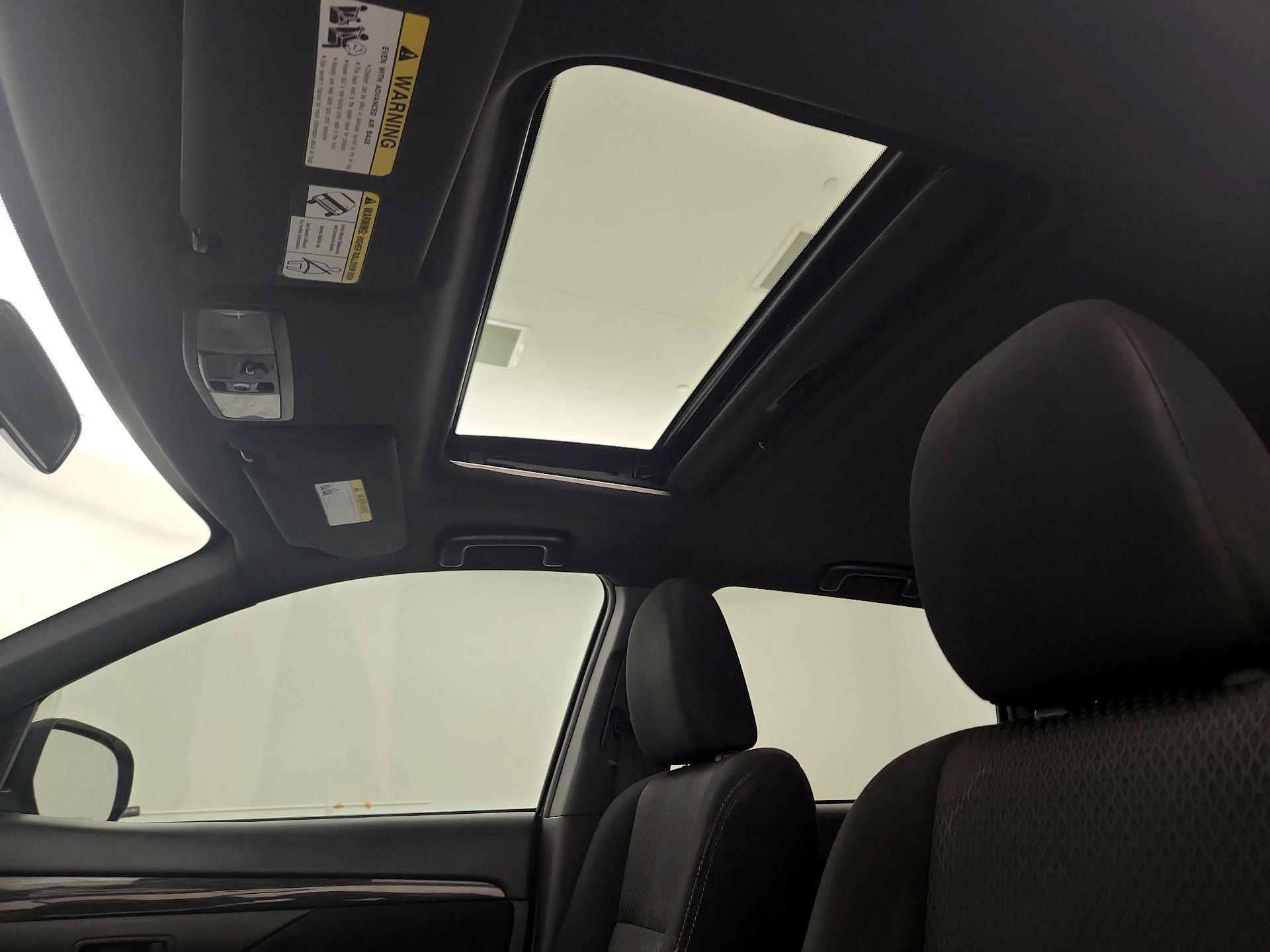 Thumbnail: 2018 Mitsubishi Outlander - 18