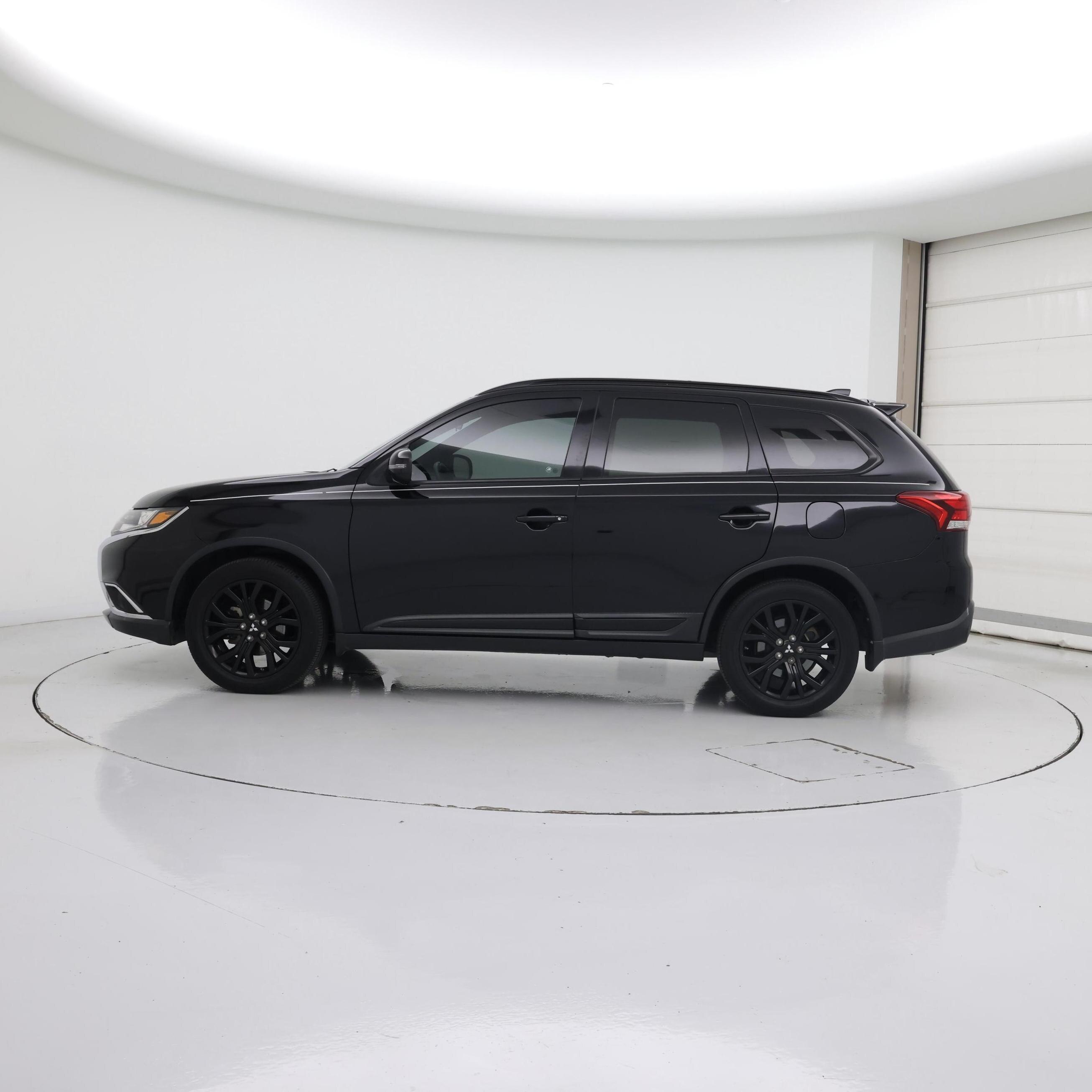 Thumbnail: 2018 Mitsubishi Outlander - 3