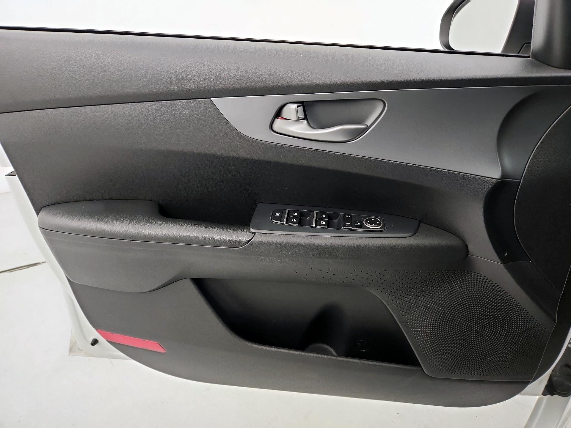 Thumbnail: 2020 Kia Forte - 12