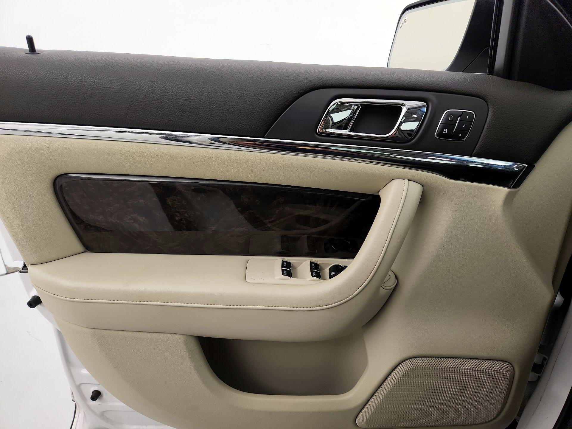 Thumbnail: 2014 Lincoln MKS - 12