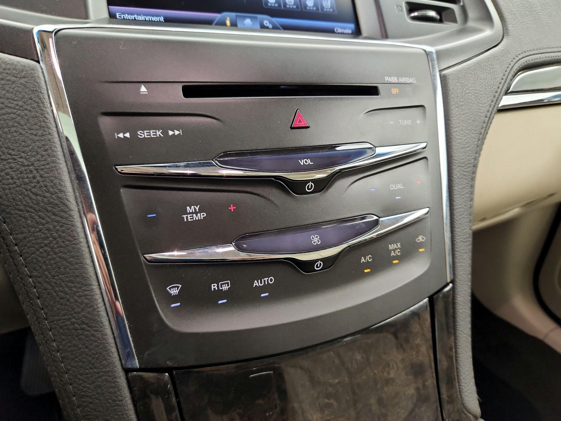 Thumbnail: 2014 Lincoln MKS - 16