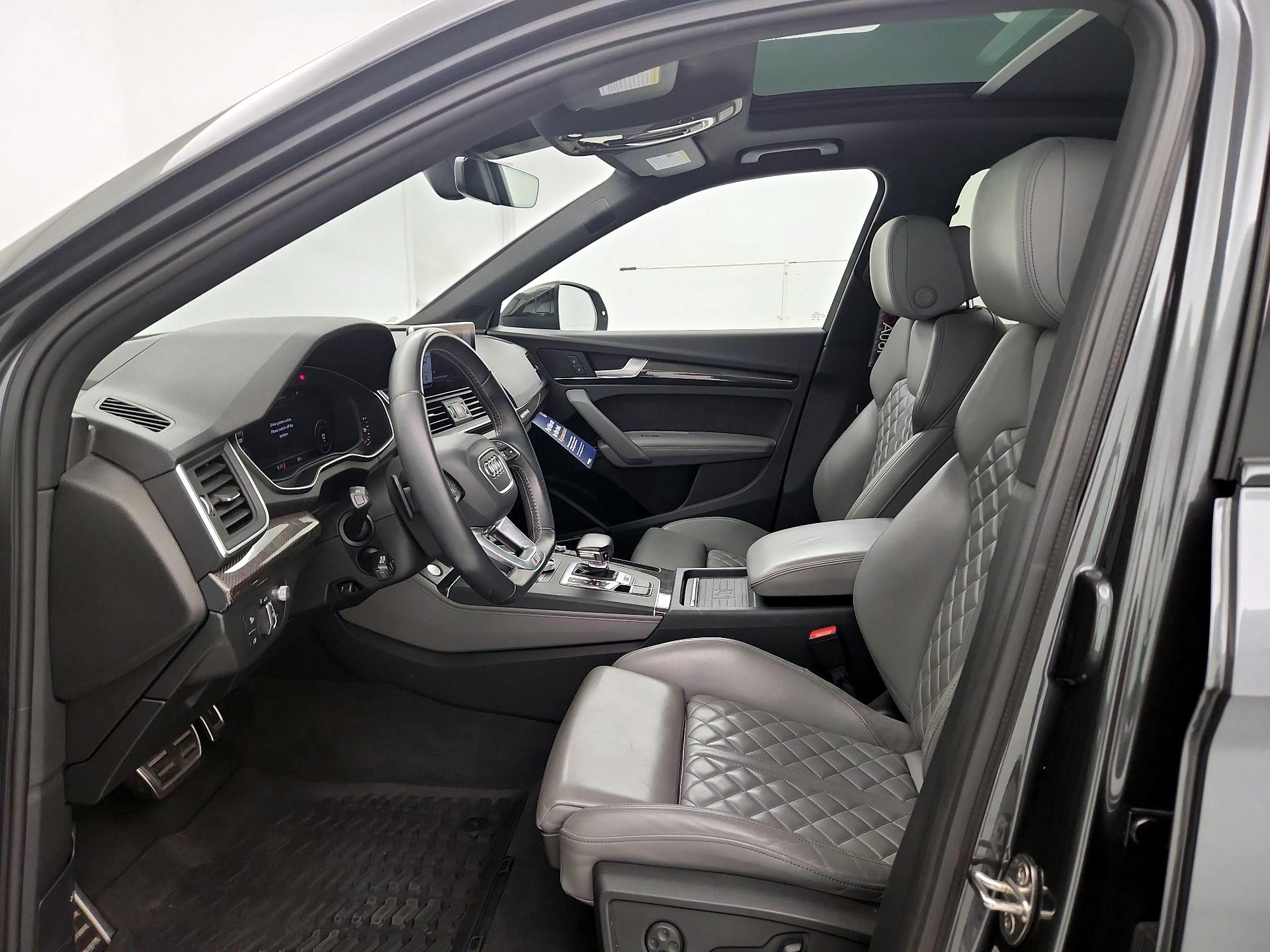 Thumbnail: 2020 Audi SQ5 - 11