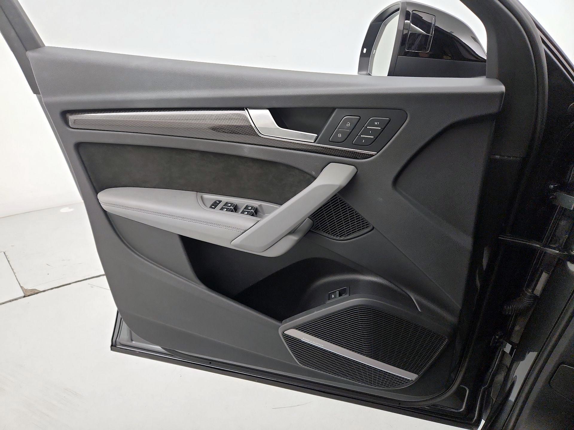 Thumbnail: 2020 Audi SQ5 - 12