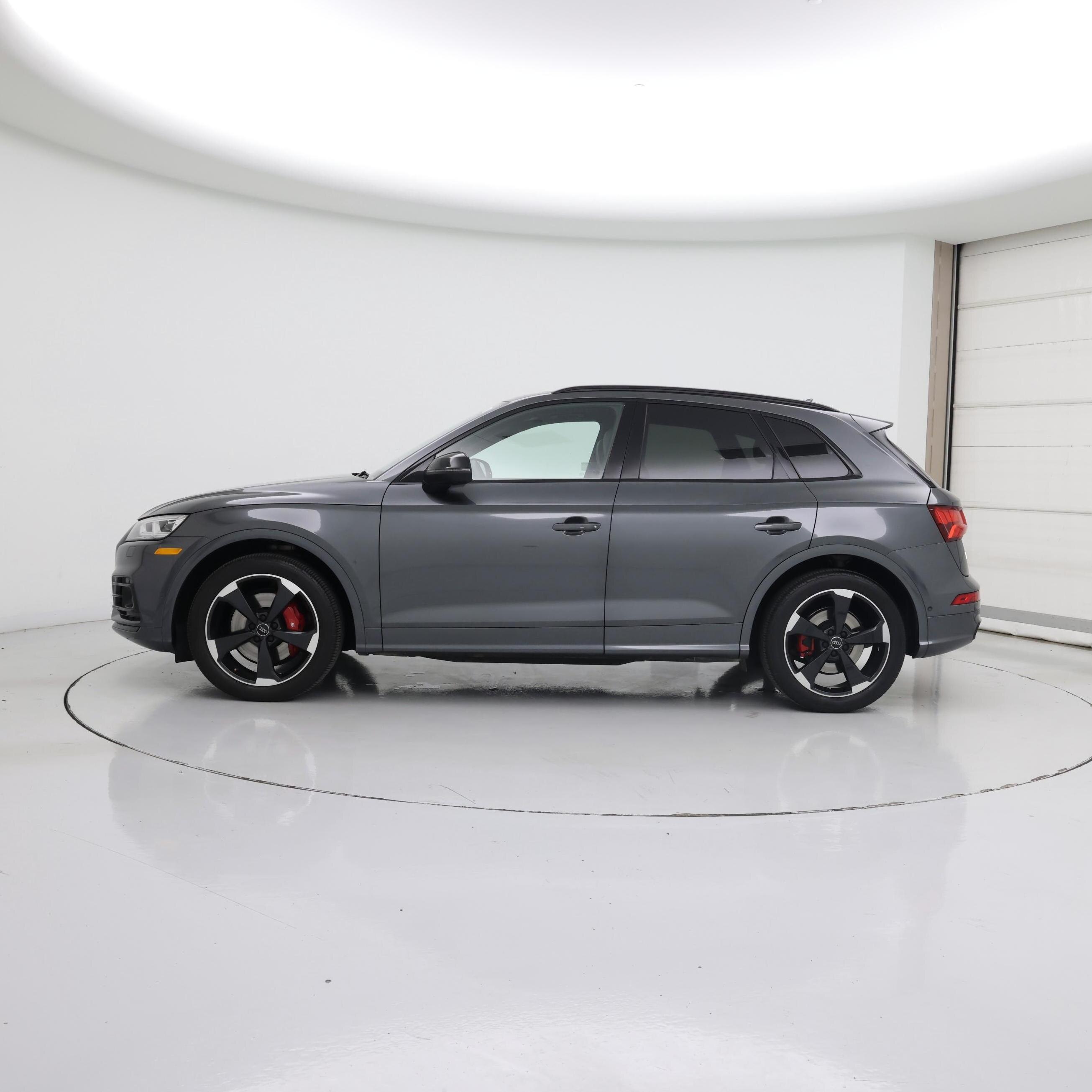 Thumbnail: 2020 Audi SQ5 - 3