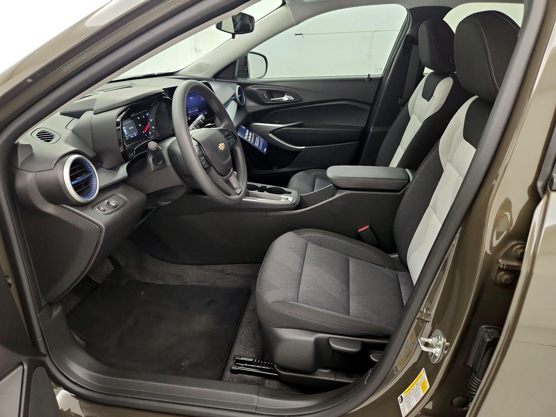 Thumbnail: 2024 Chevrolet Trax - 11