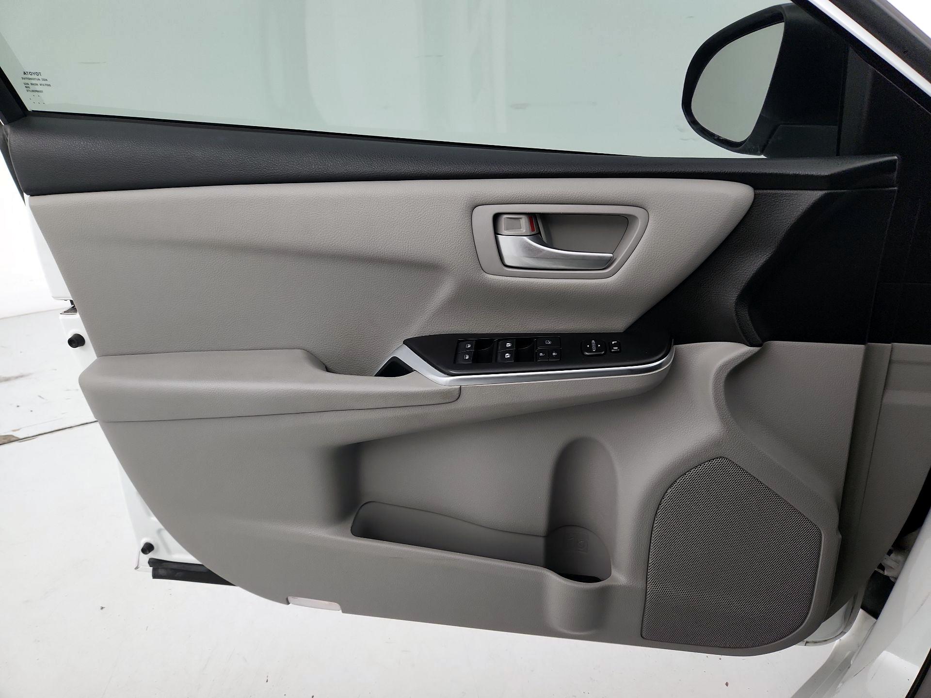Thumbnail: 2017 Toyota Camry - 12