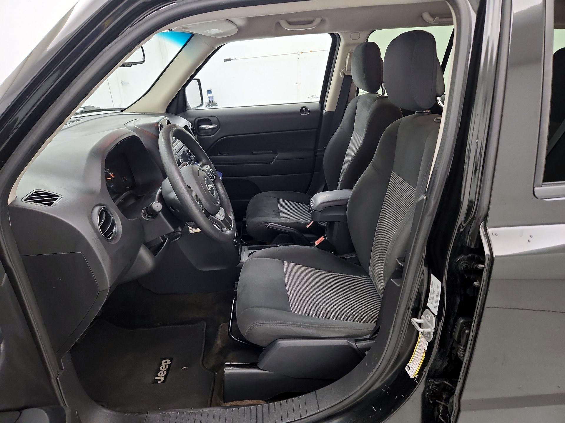 Thumbnail: 2016 Jeep Patriot - 11