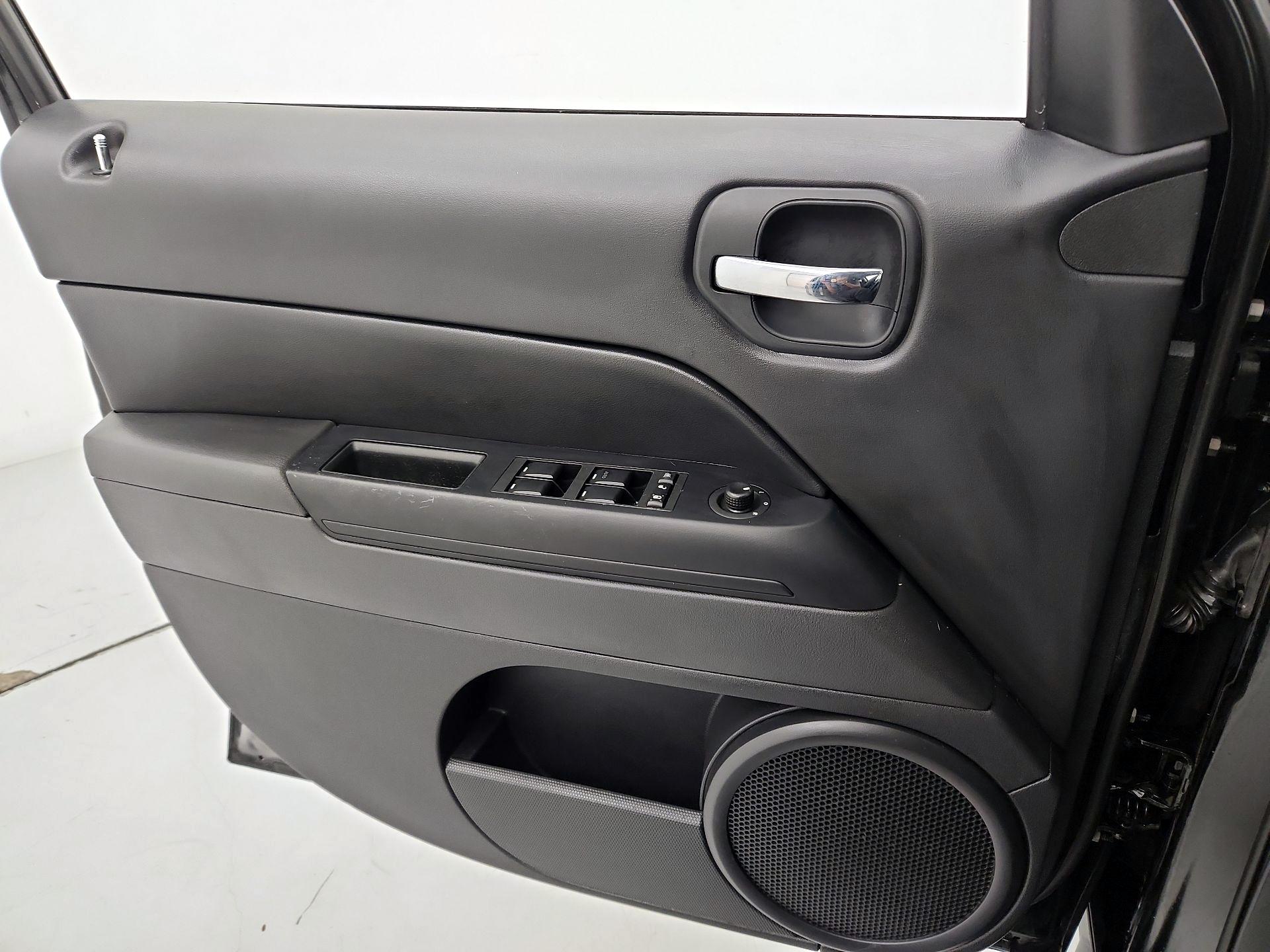 Thumbnail: 2016 Jeep Patriot - 12