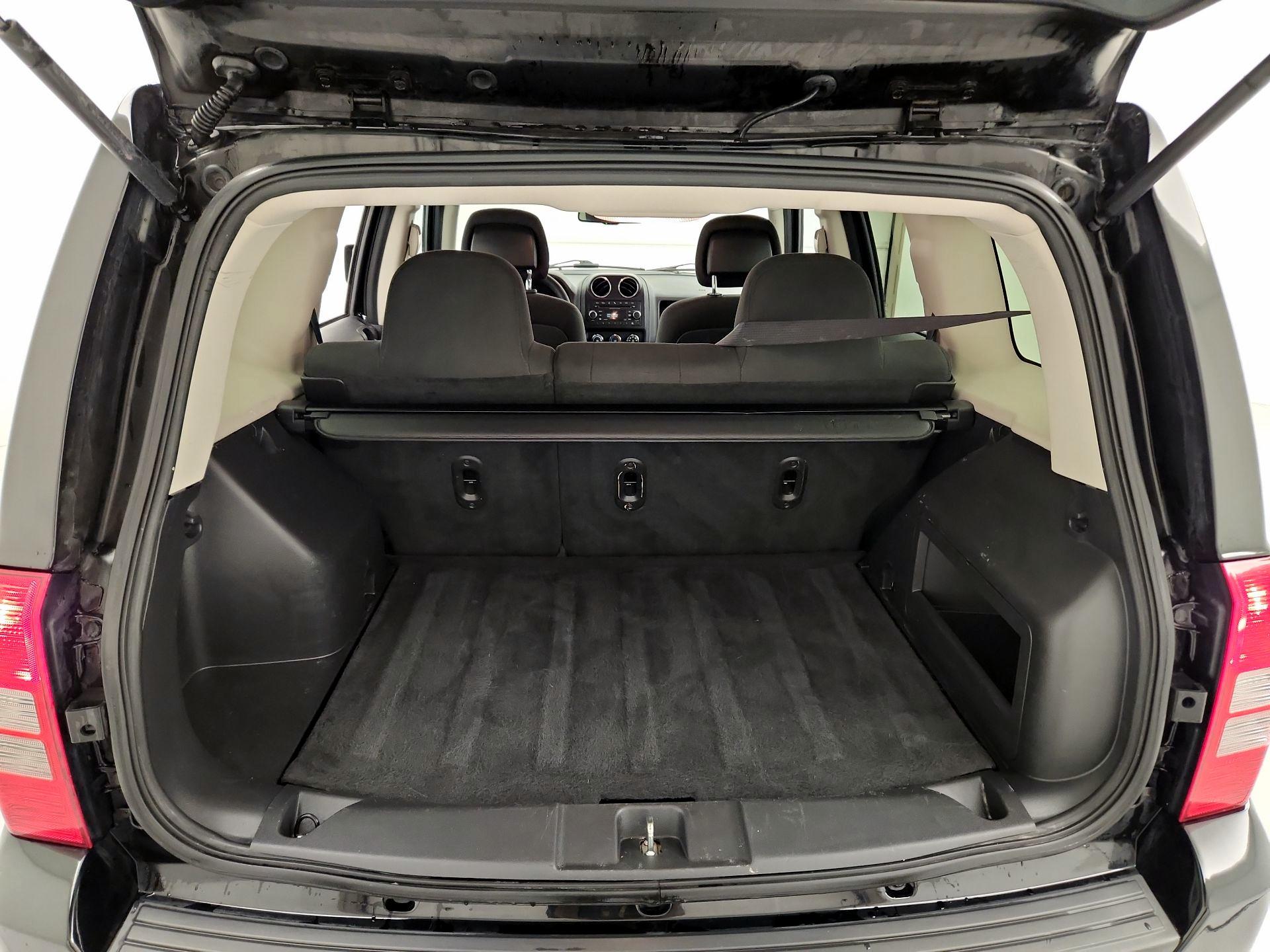 Thumbnail: 2016 Jeep Patriot - 17