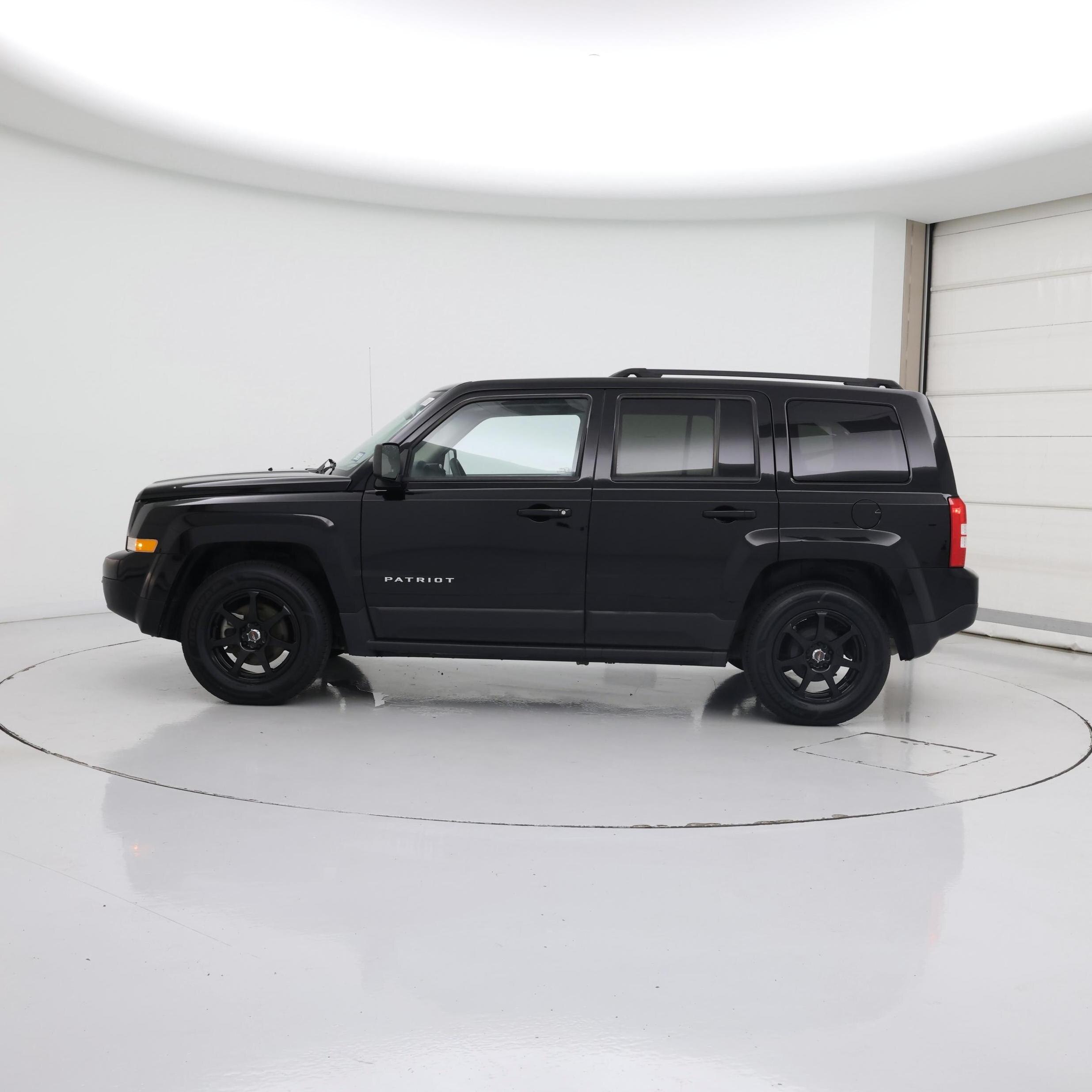 Thumbnail: 2016 Jeep Patriot - 3