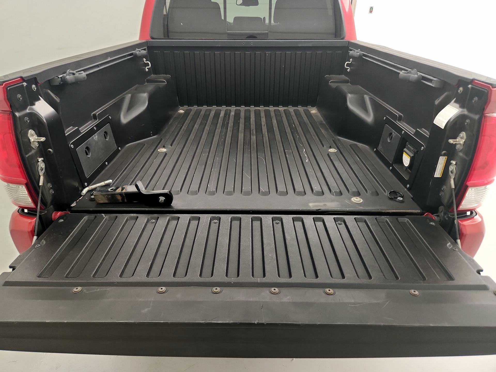 Thumbnail: 2017 Toyota Tacoma - 20