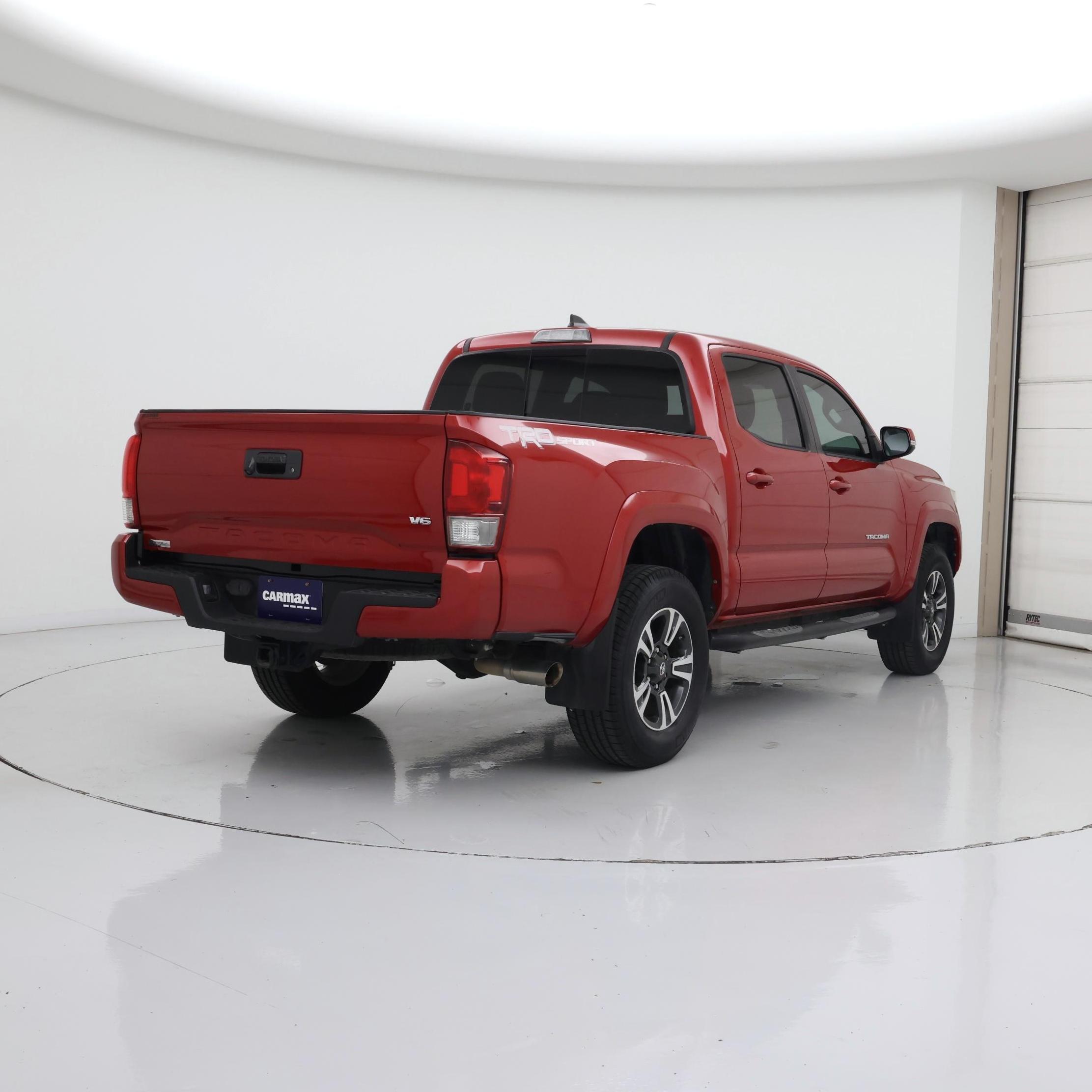 Thumbnail: 2017 Toyota Tacoma - 8