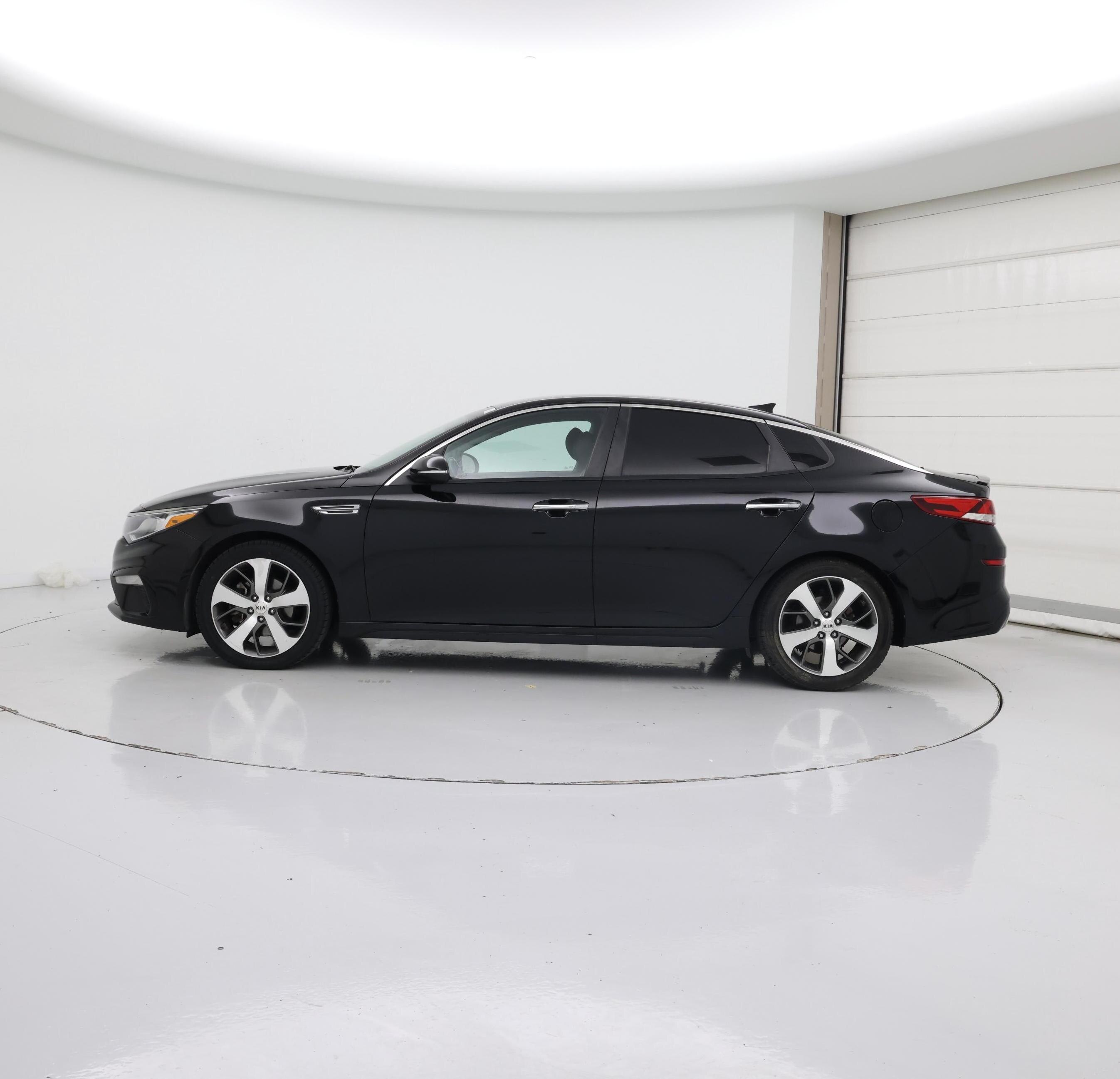 Thumbnail: 2020 Kia Optima - 3