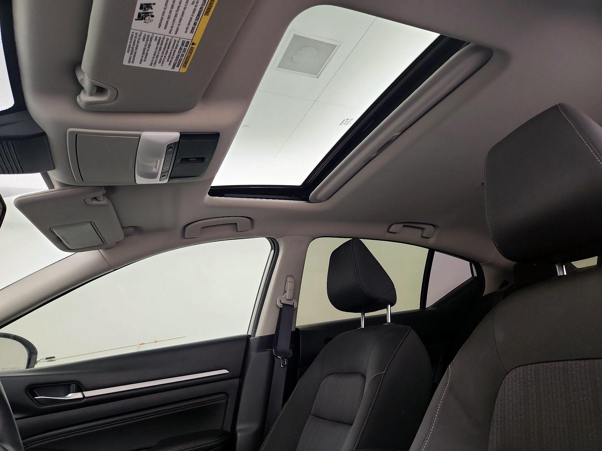 Thumbnail: 2019 Nissan Altima - 19