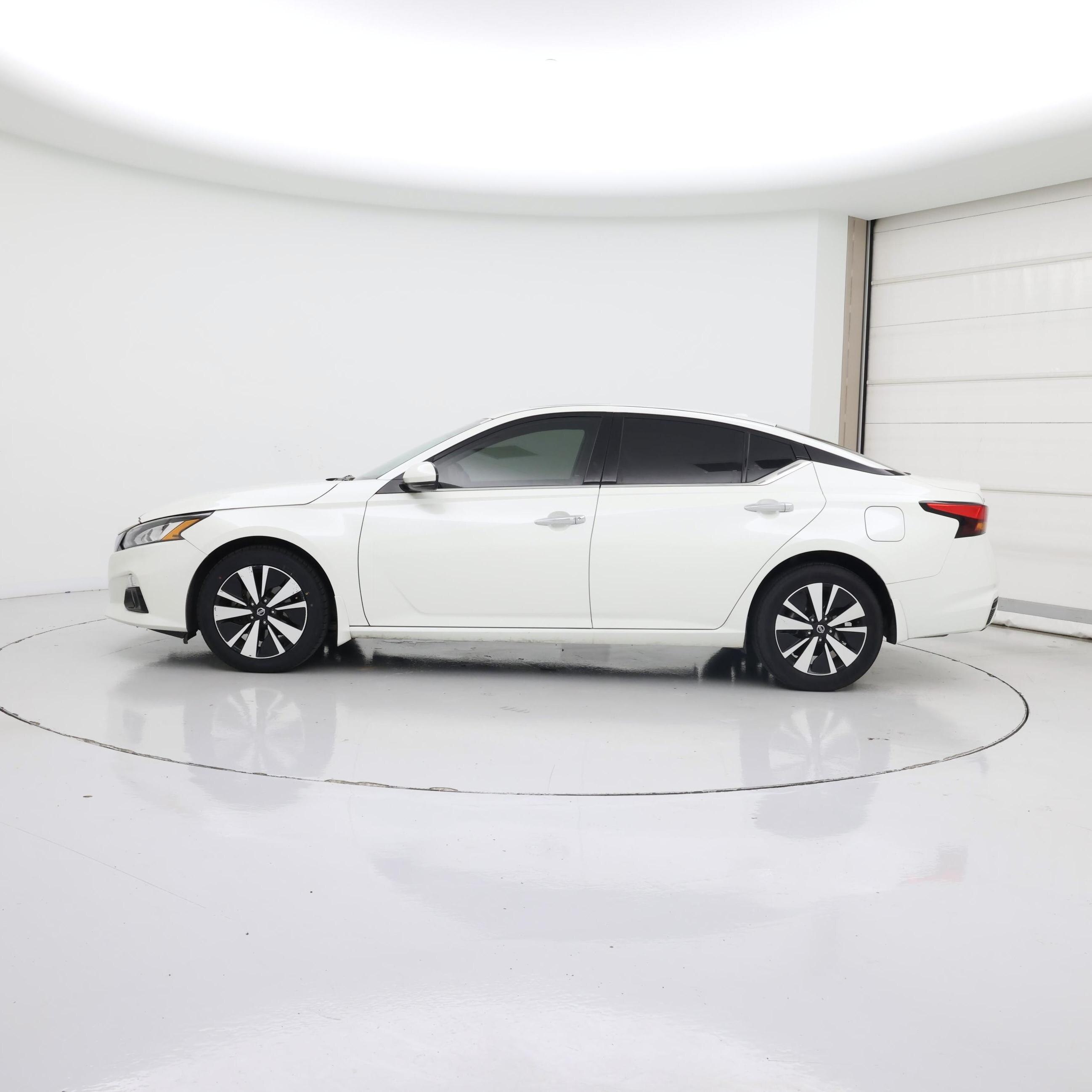 Thumbnail: 2019 Nissan Altima - 3